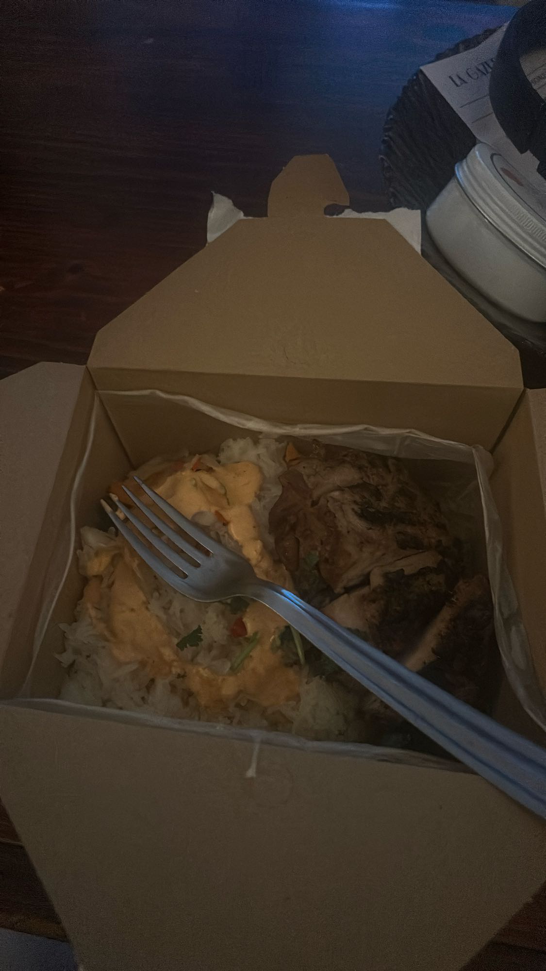 Poulet grillé et riz sauce