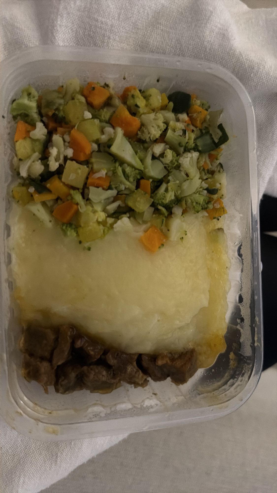 Carne com purê e legumes