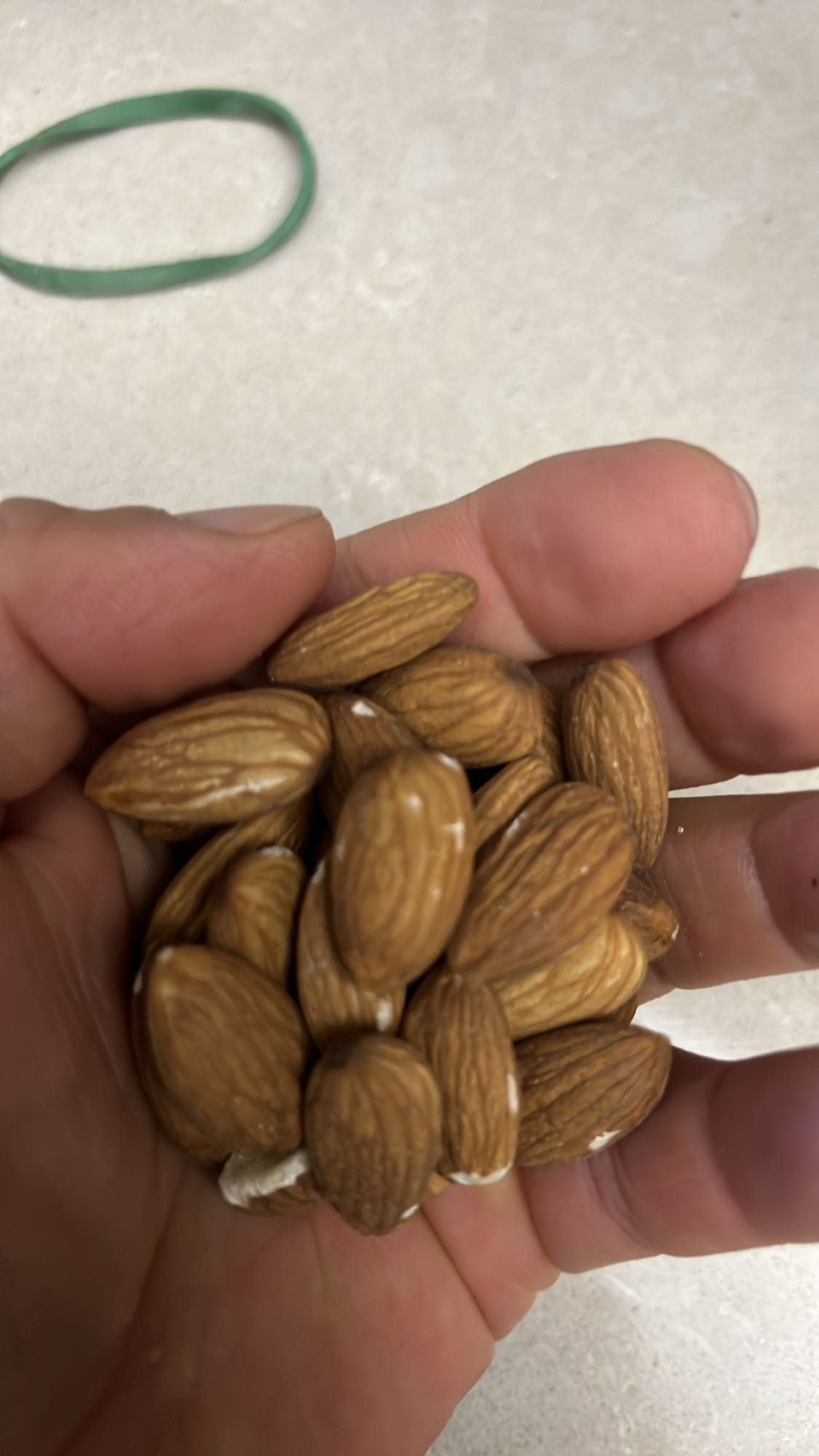 Badem atıştırmalığı