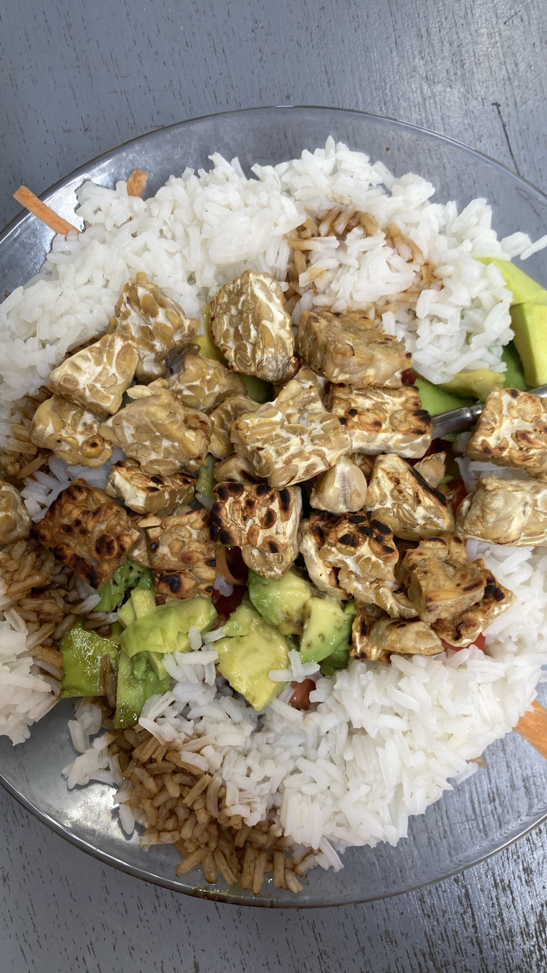 Bol de riz au tempeh