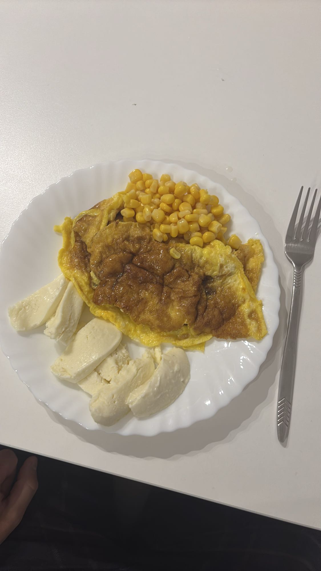 Omlet z serem i kukurydzą