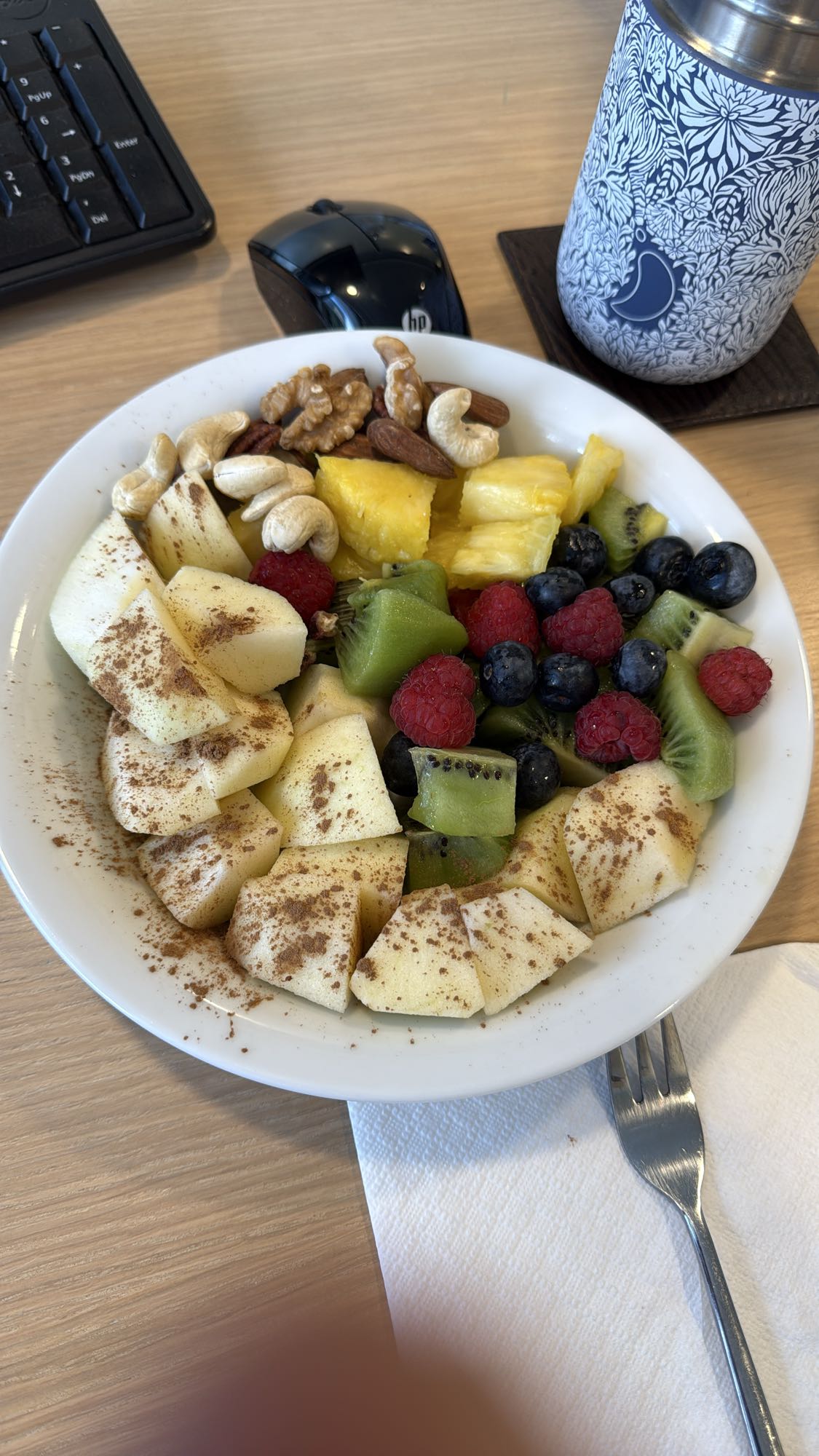 Φρουτοσαλάτα με ξηρούς καρπούς