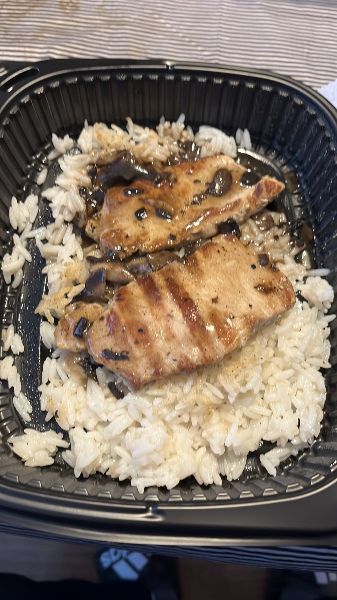 Пиле с ориз и гъби