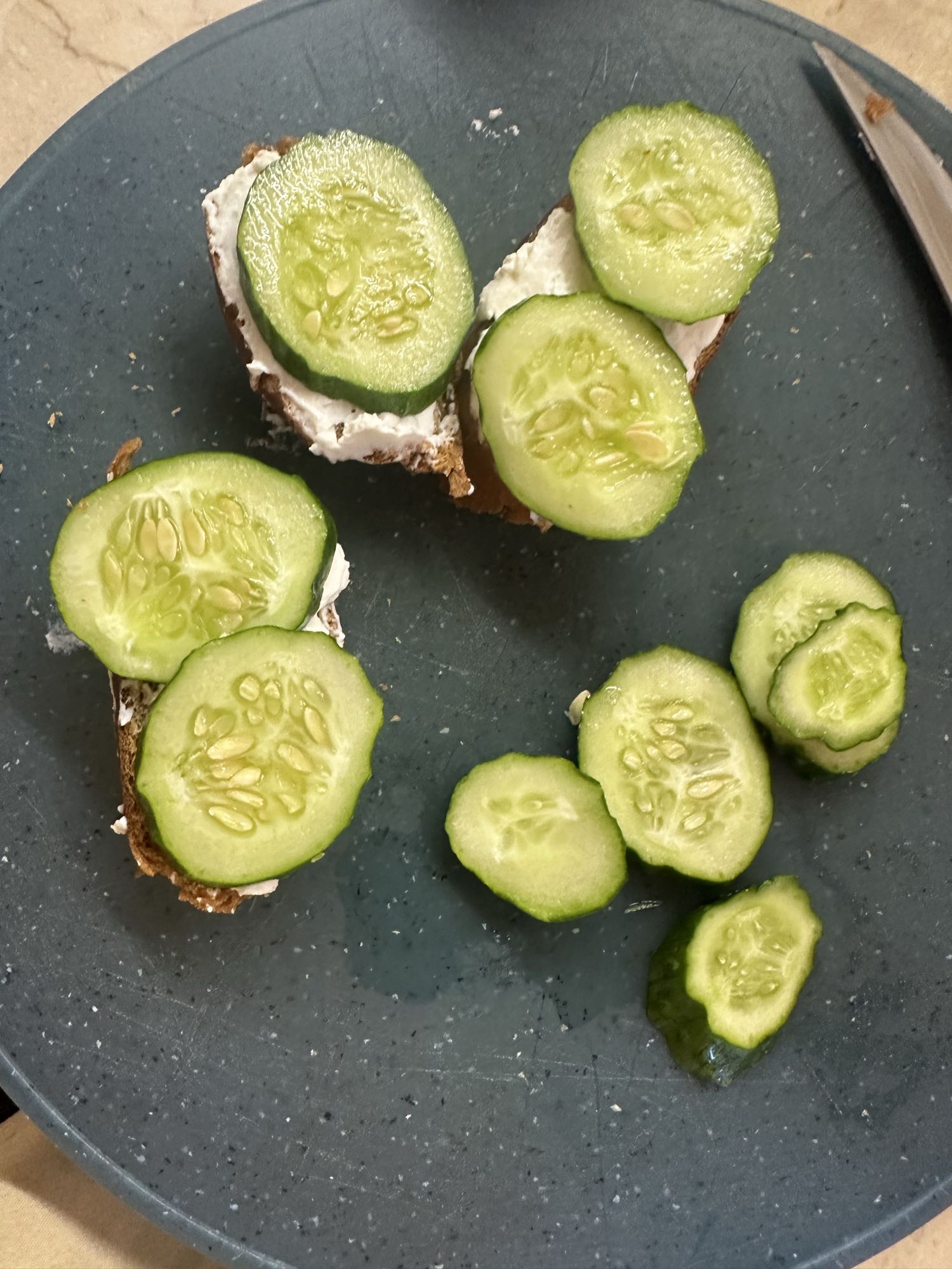 бутерброды с огурцом