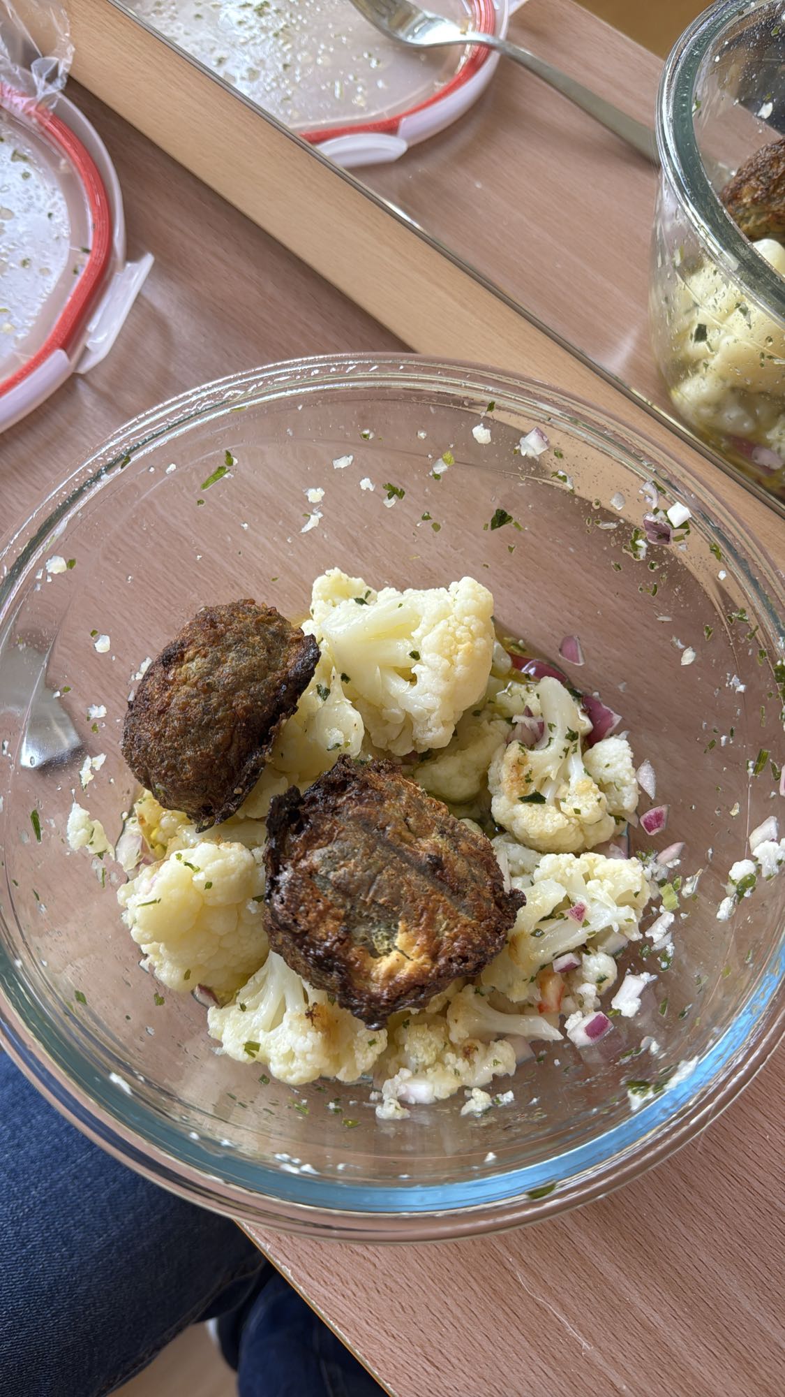 Karnabahar ve Falafel Salatası