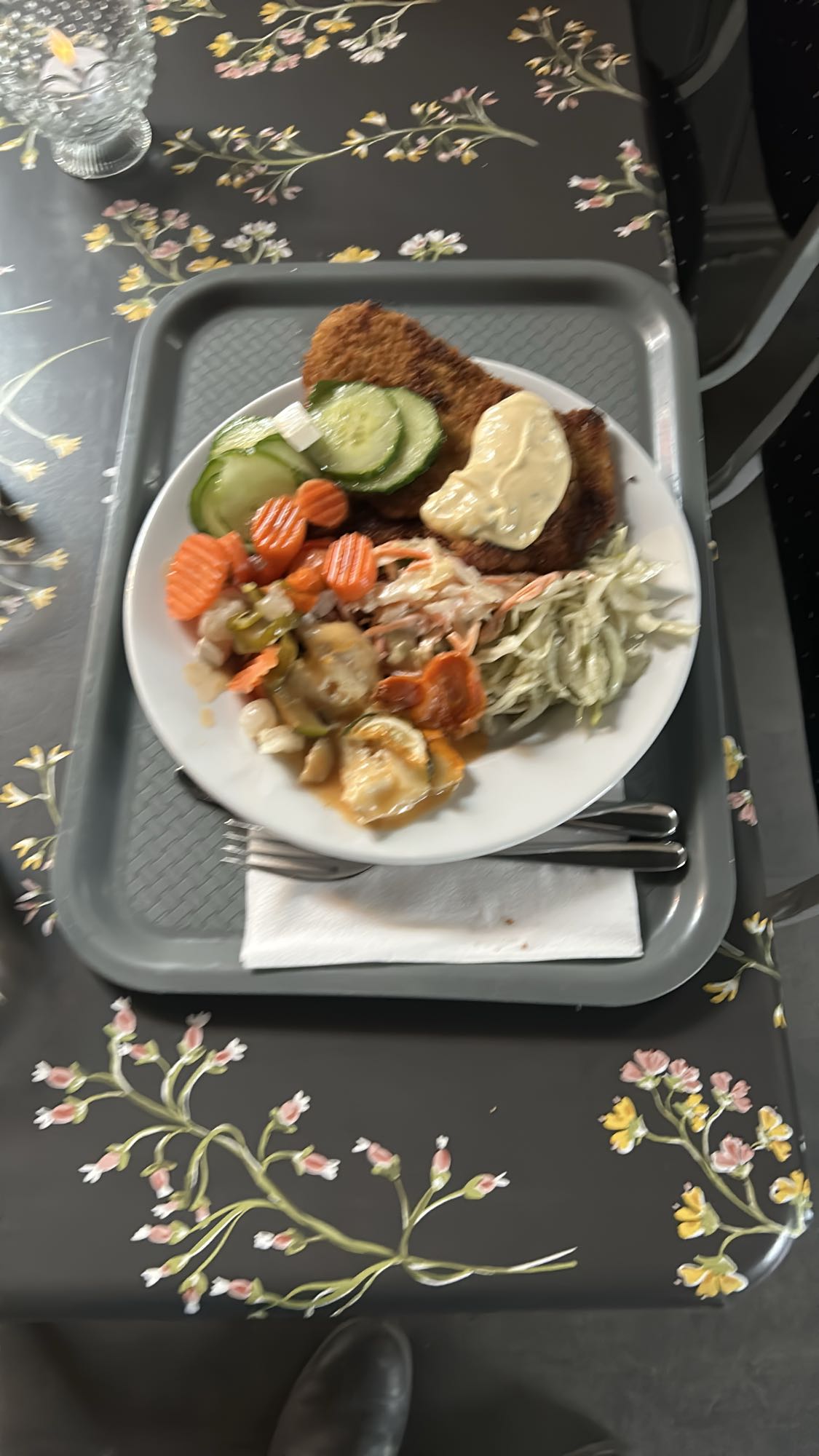 Panerad schnitzel med sallad