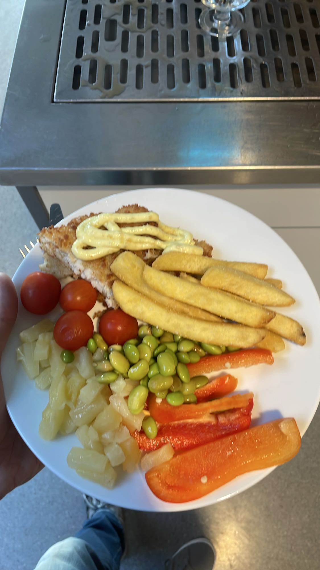 Fisk med pommes och grönsaker