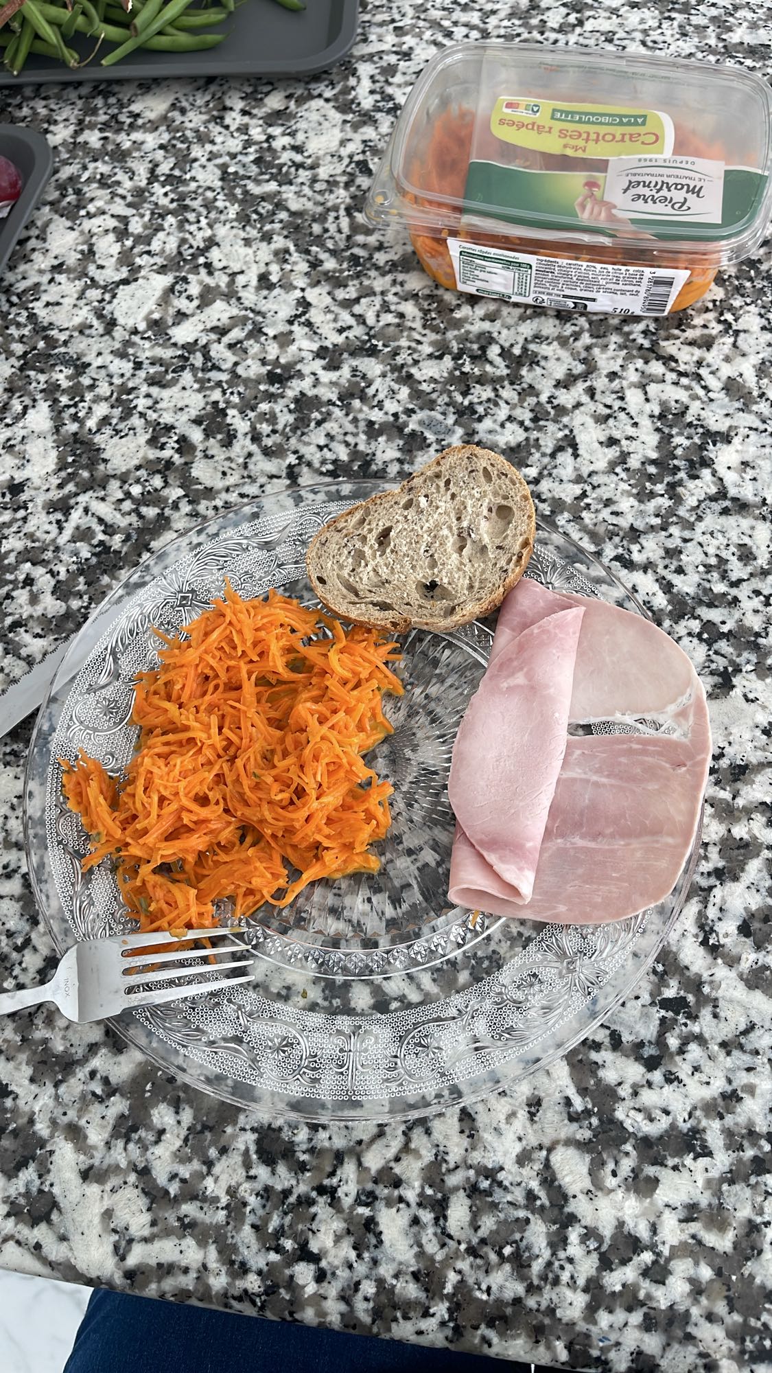 Carottes, jambon, pain