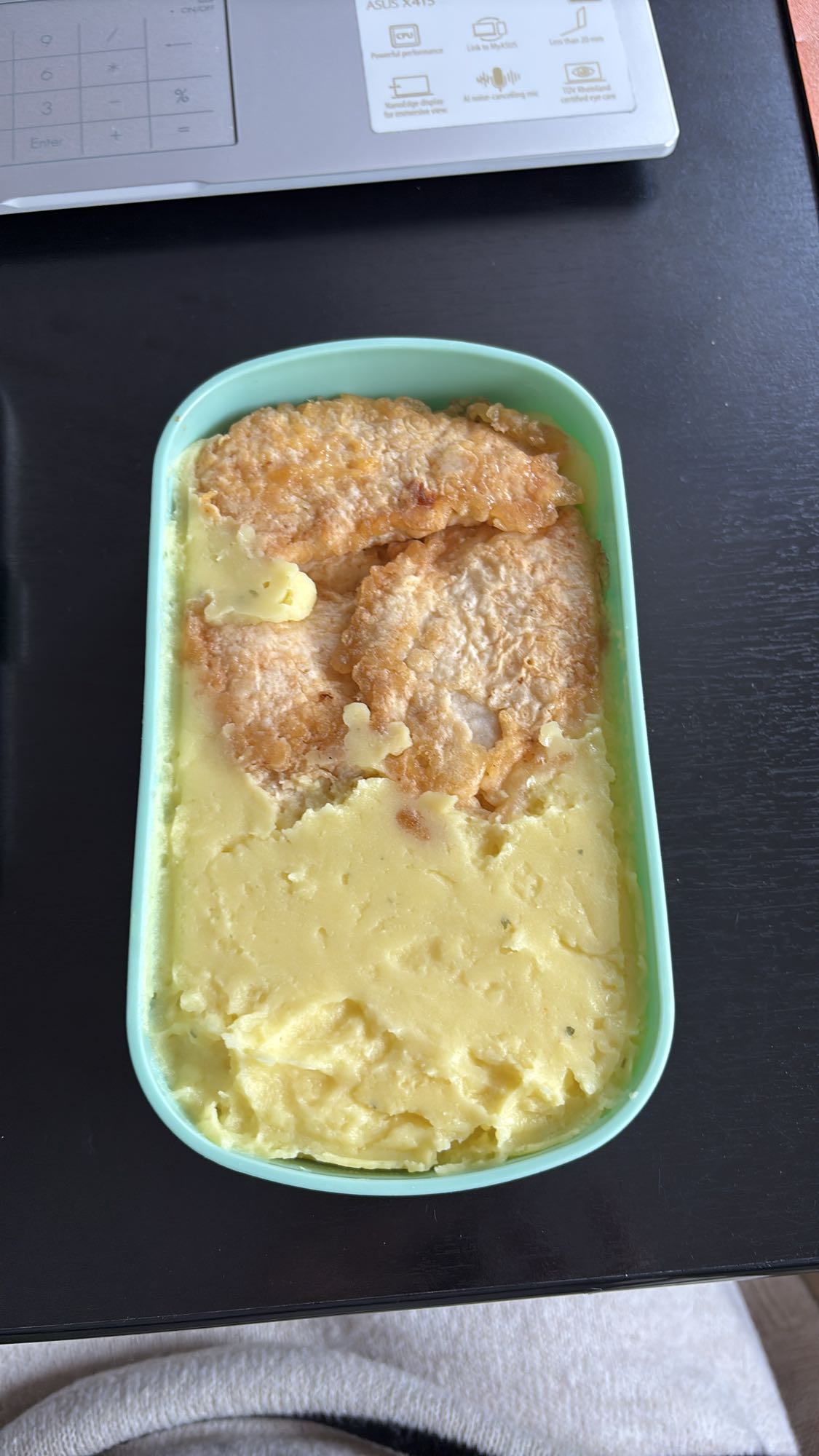 Șnițel cu piure de cartofi