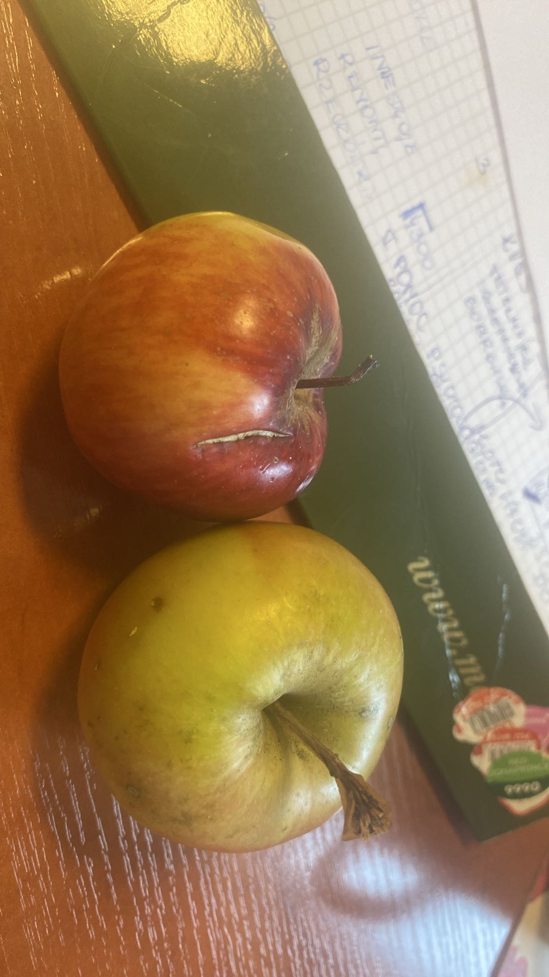 Dwa jabłka