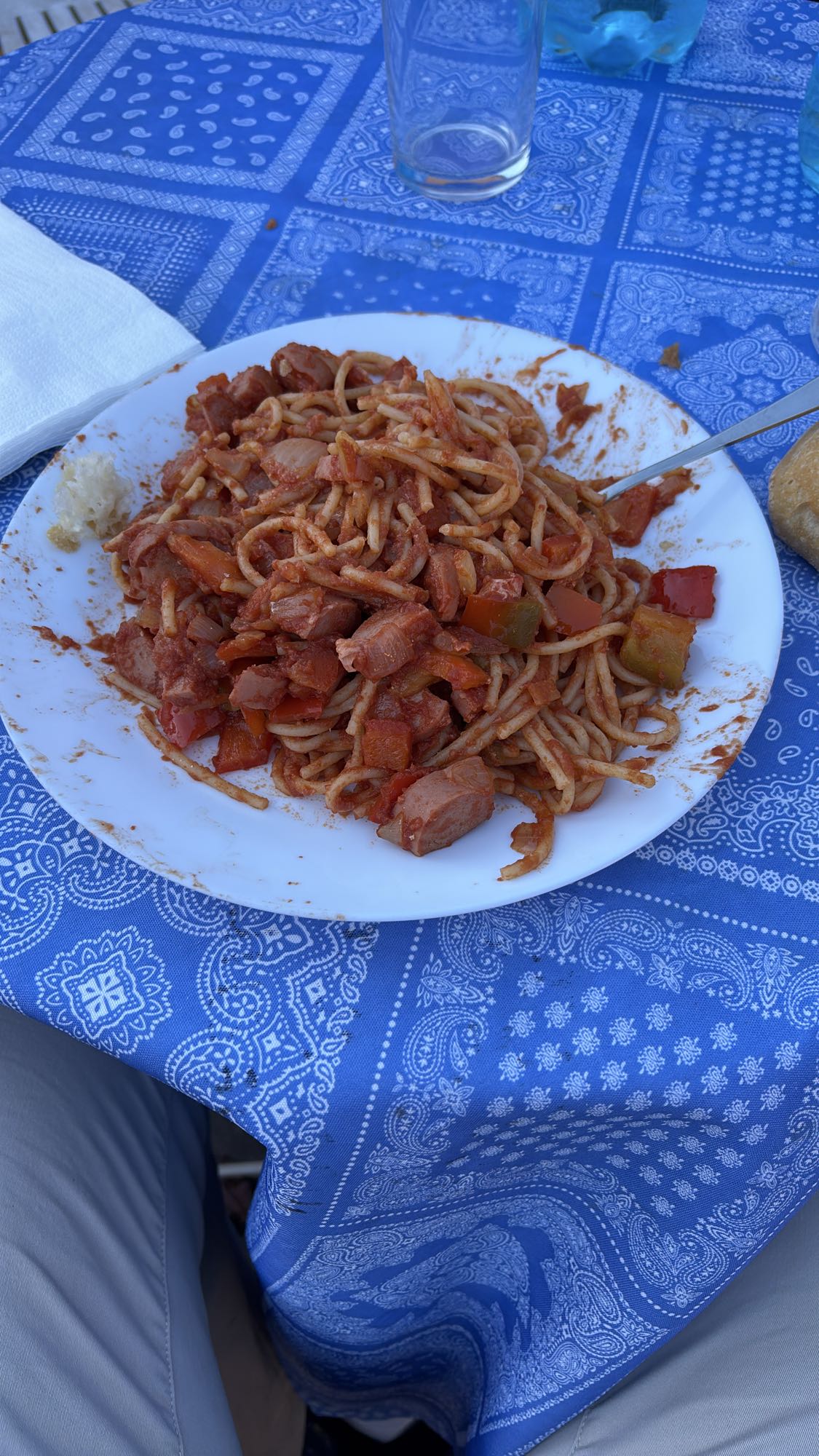 Espaguetis con salchicha