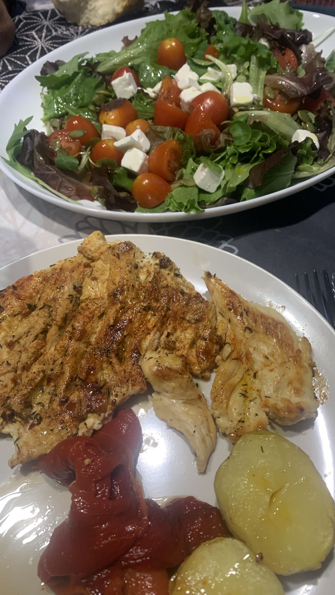 Pollo a la plancha con ensalada