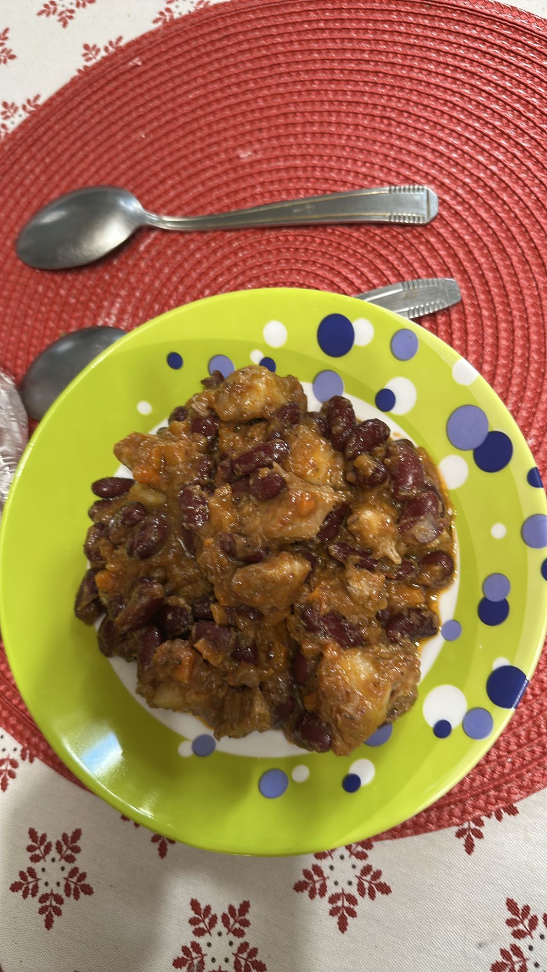 Fasole cu carne de pui