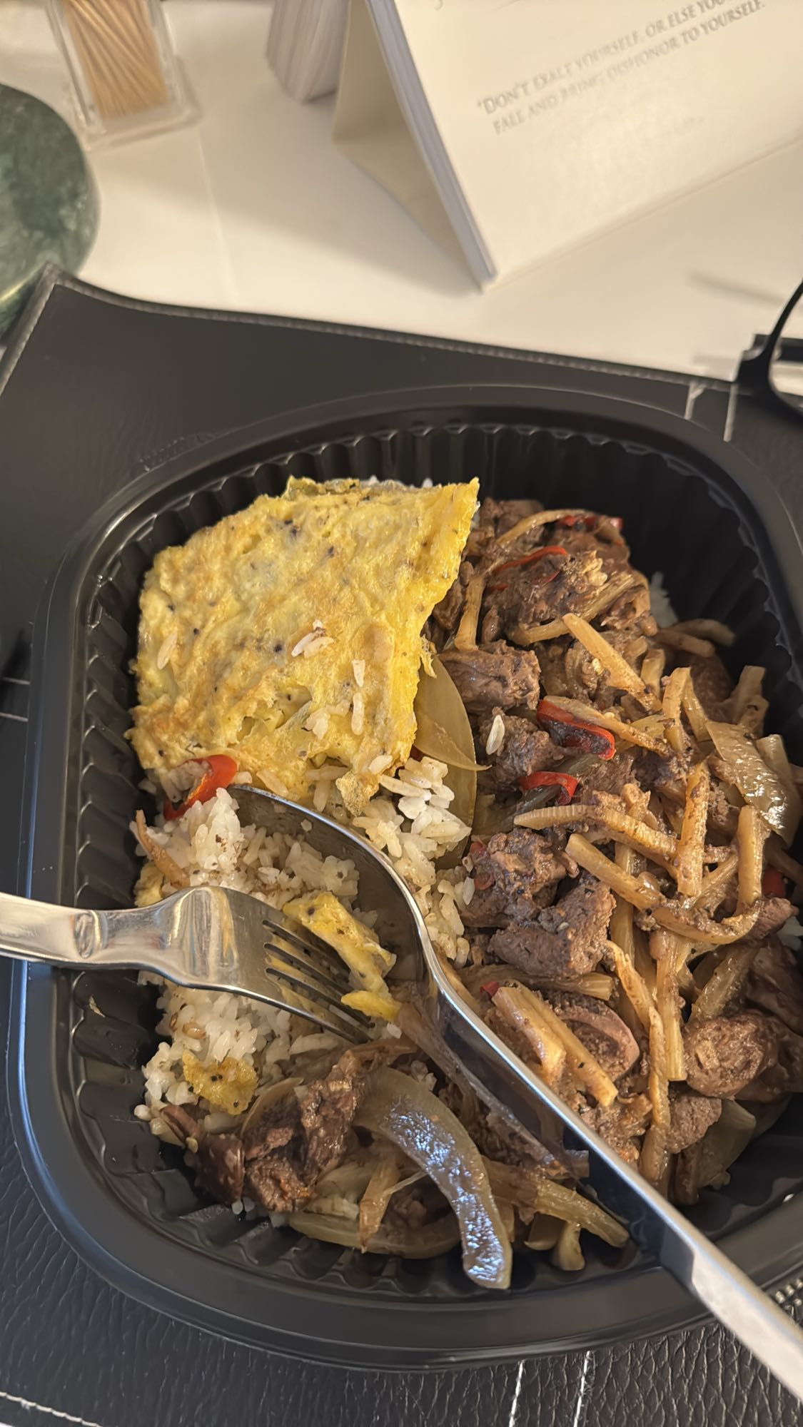 Ris med biff och omelett