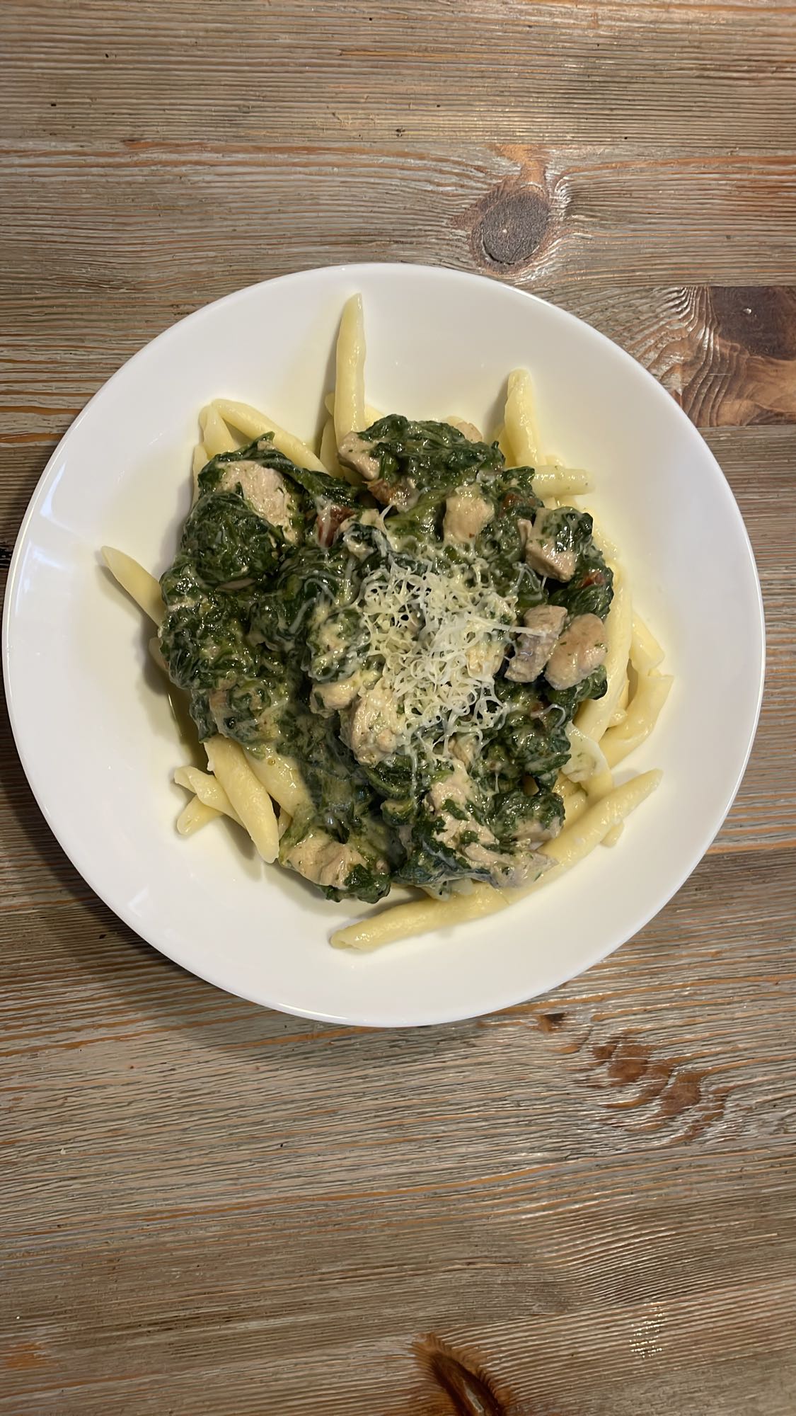 Makaron z kurczakiem i szpinakiem