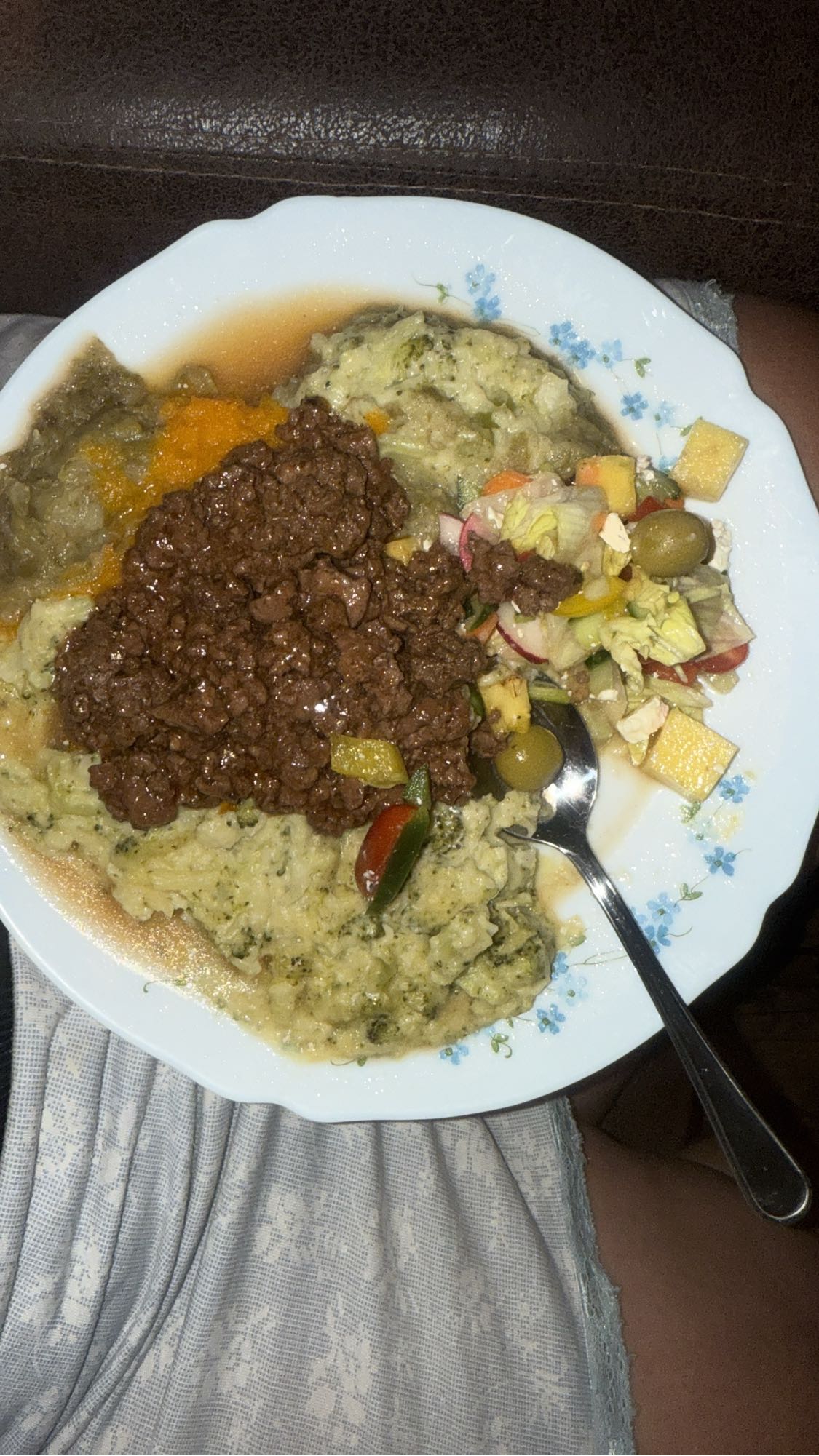 Beef with mash and salad