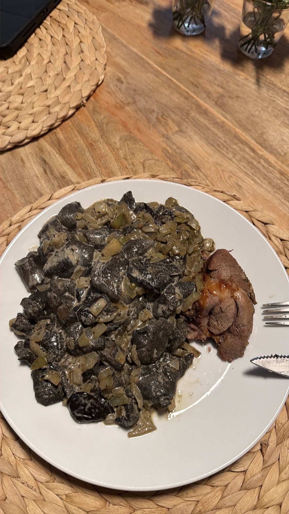 Gulasz z grzybami i mięsem