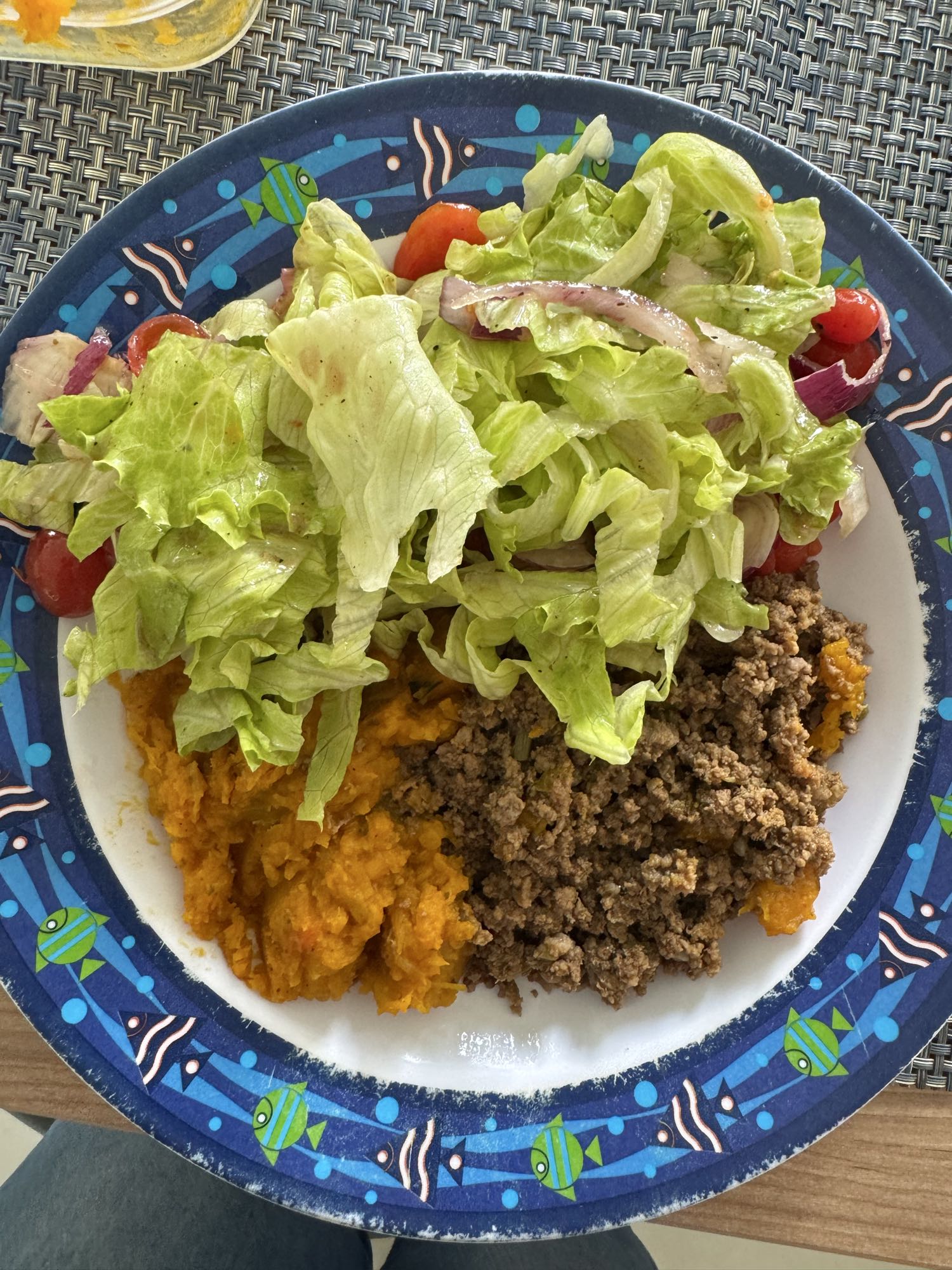 Carne moída, purê e salada