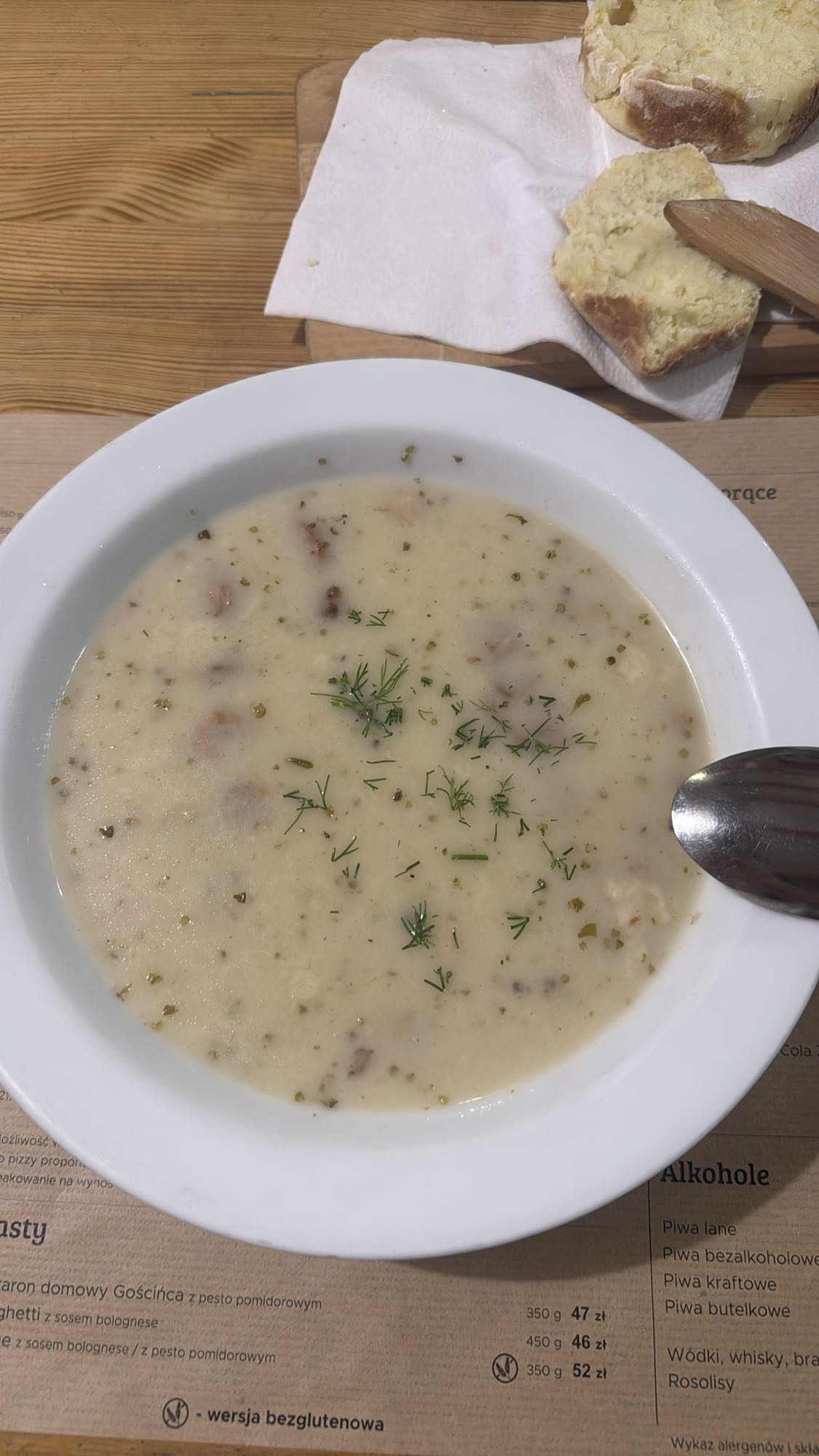 żurek z chlebem