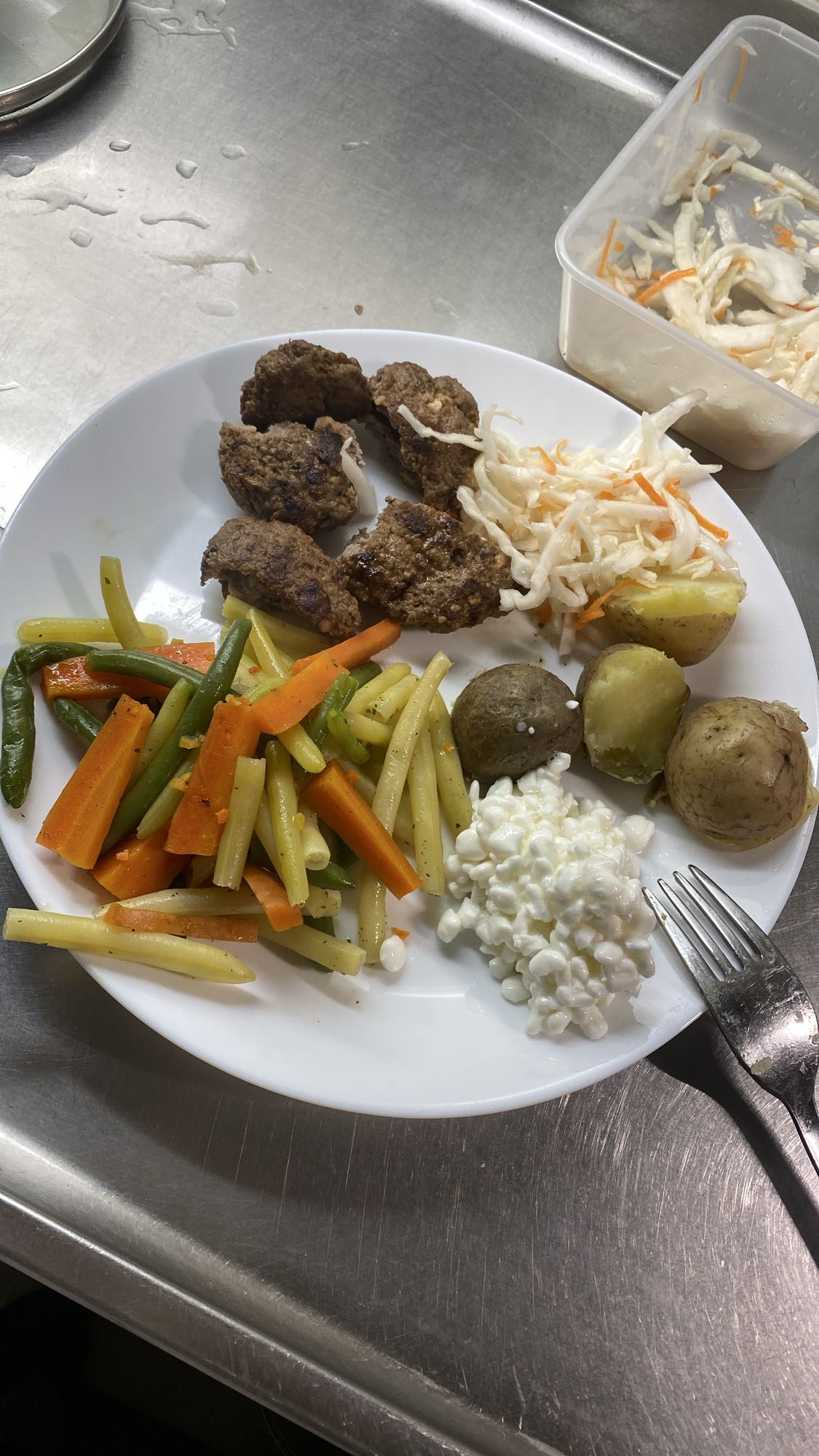 Hemmagjorda älgfärsbiffar med grönsaker