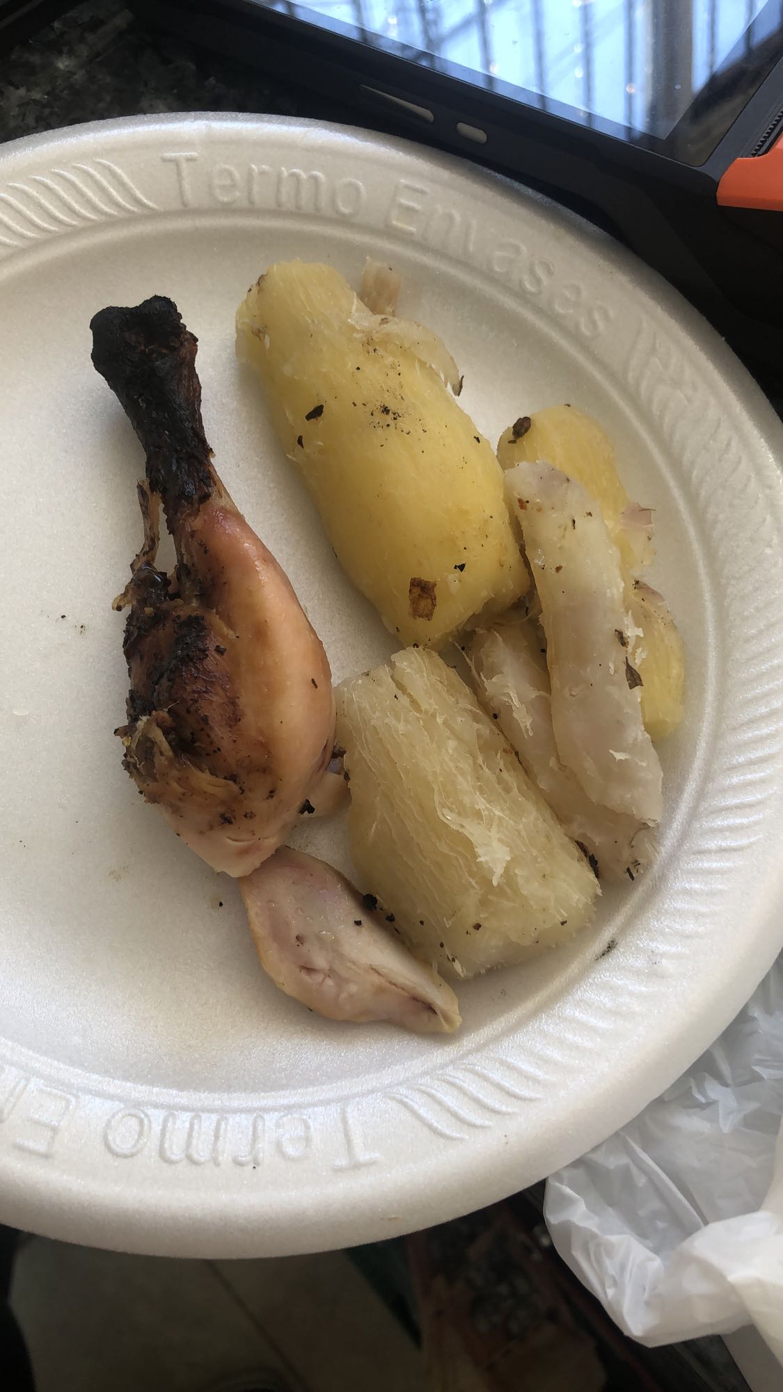 Pollo horneado con yuca