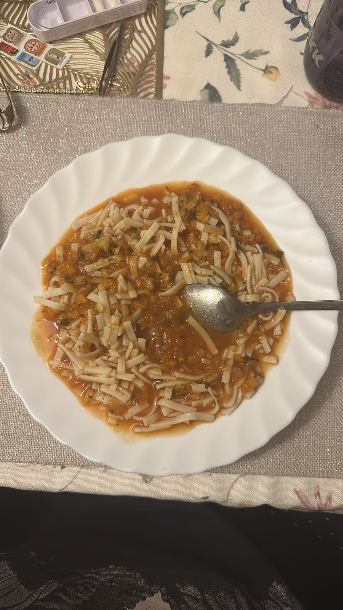 zupa pomidorowa z makaronem
