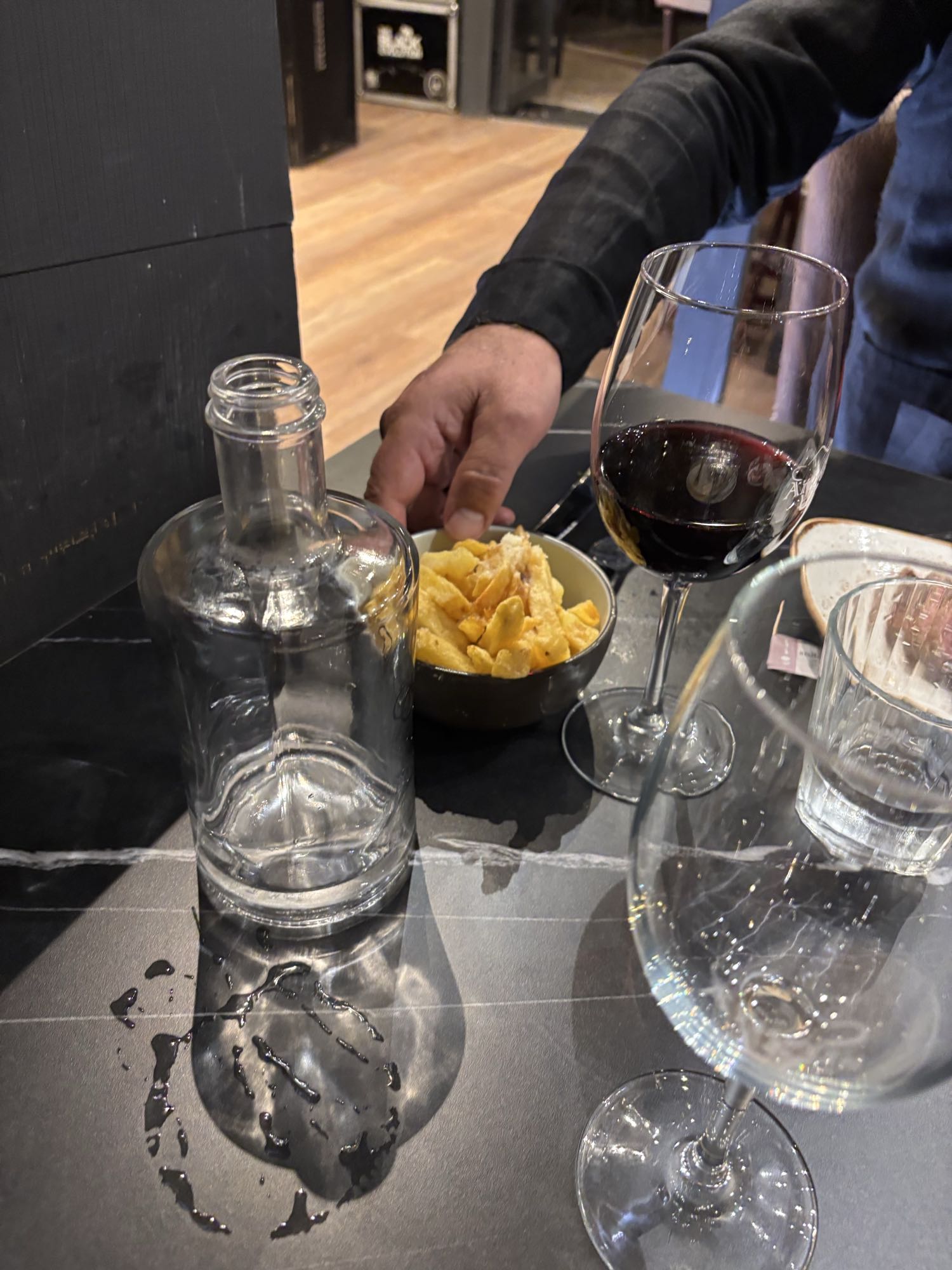 Chips och rödvin