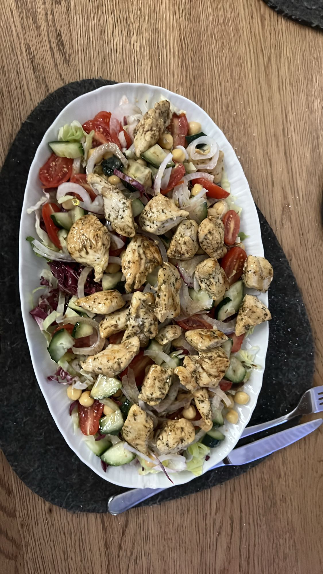 Tavuklu Akdeniz Salata