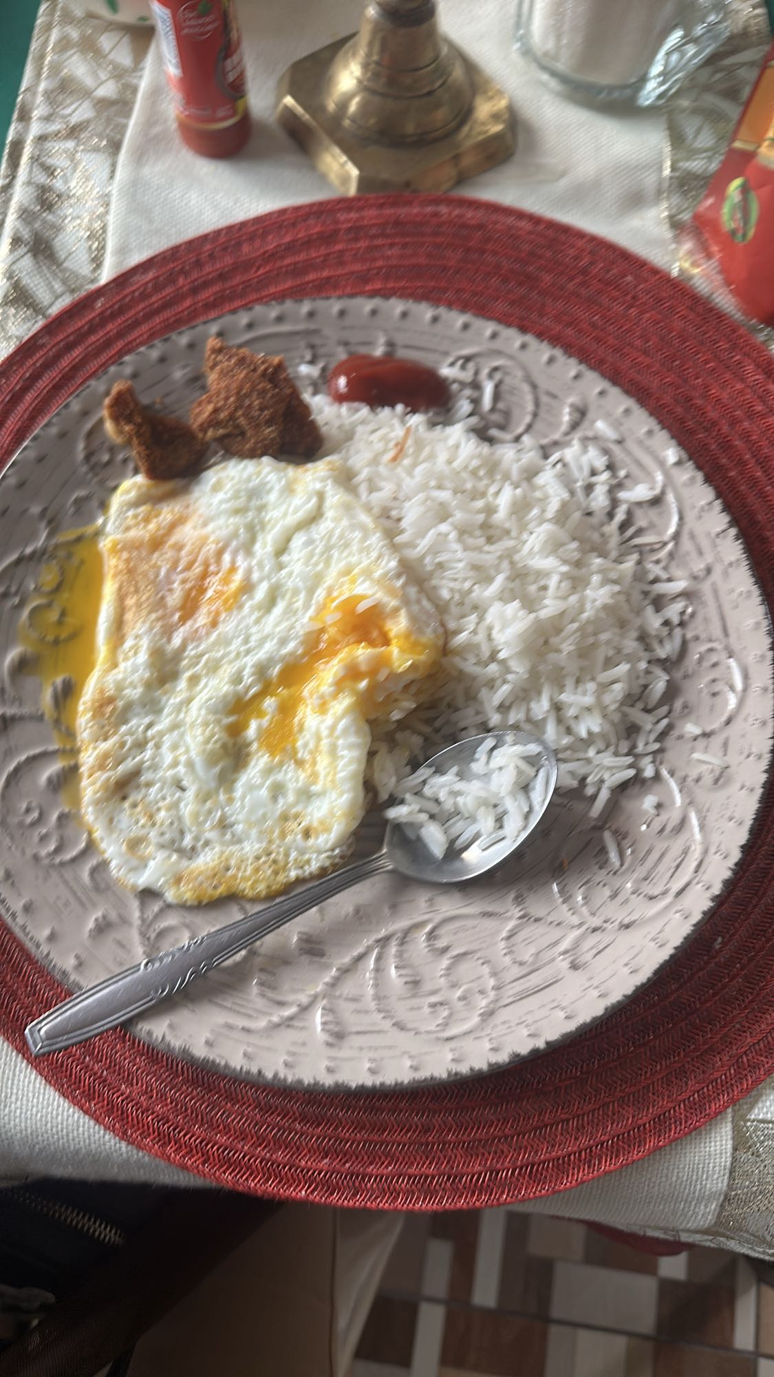 Arroz con huevo frito