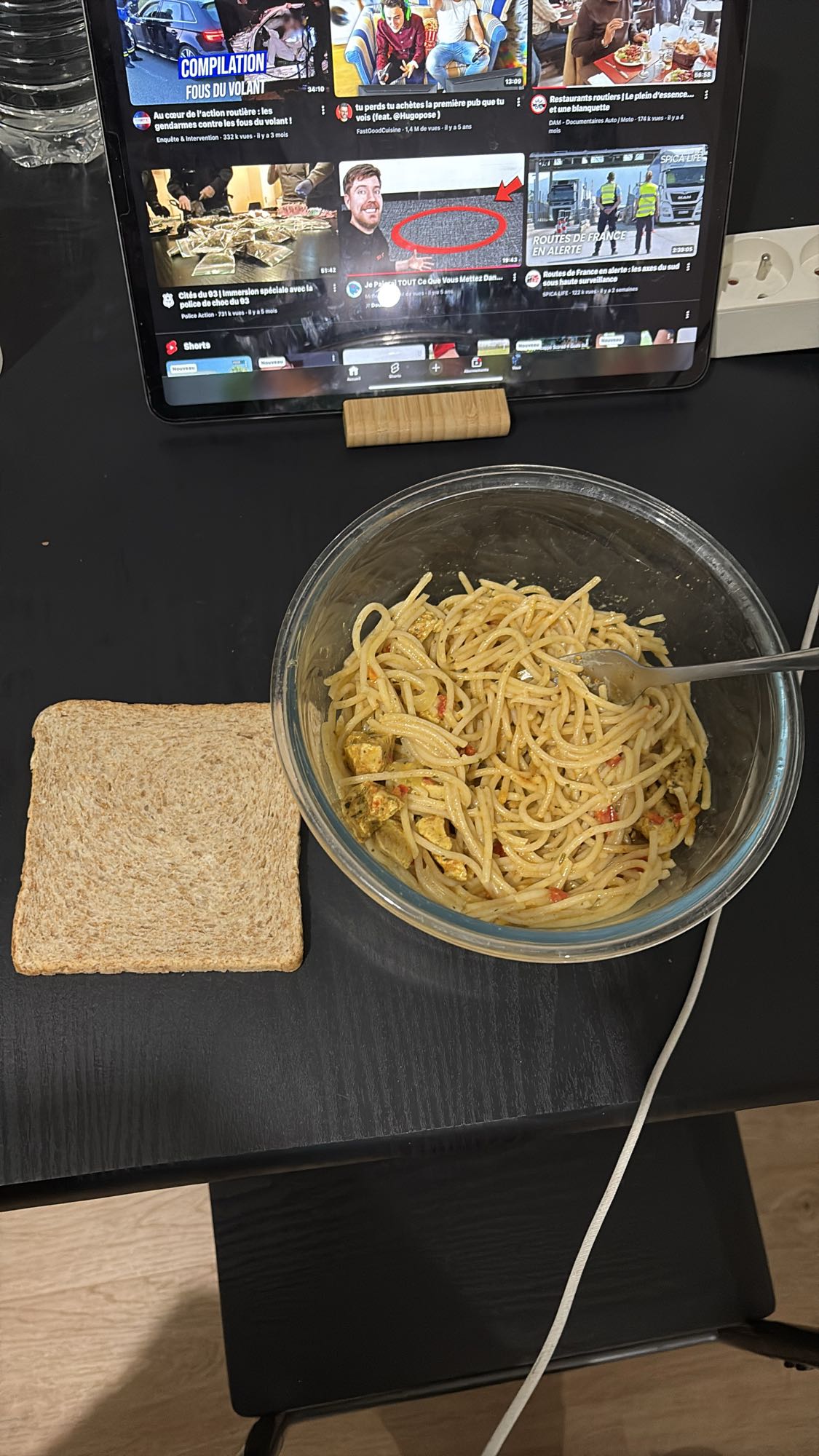 Pâtes au poulet et pain