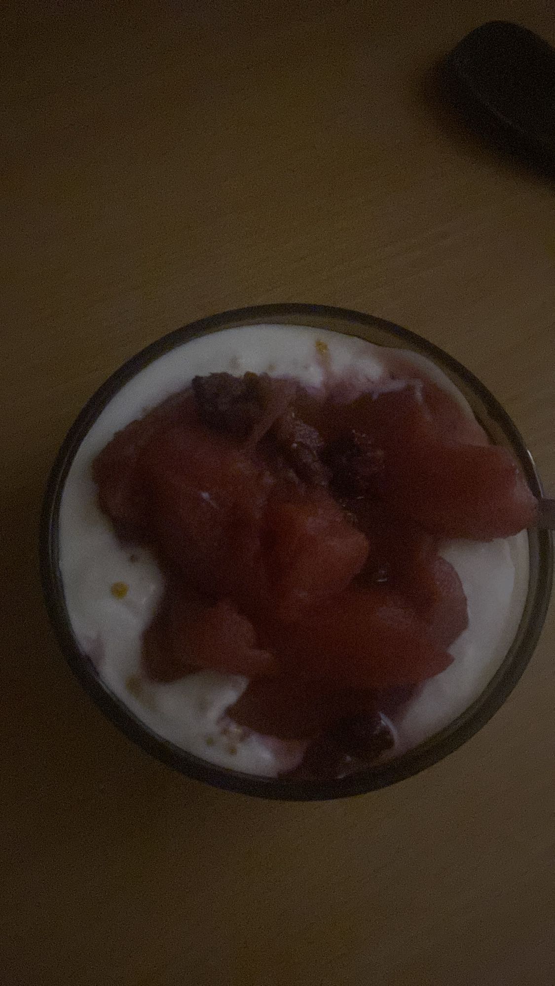 Jogurt z owocami i musem