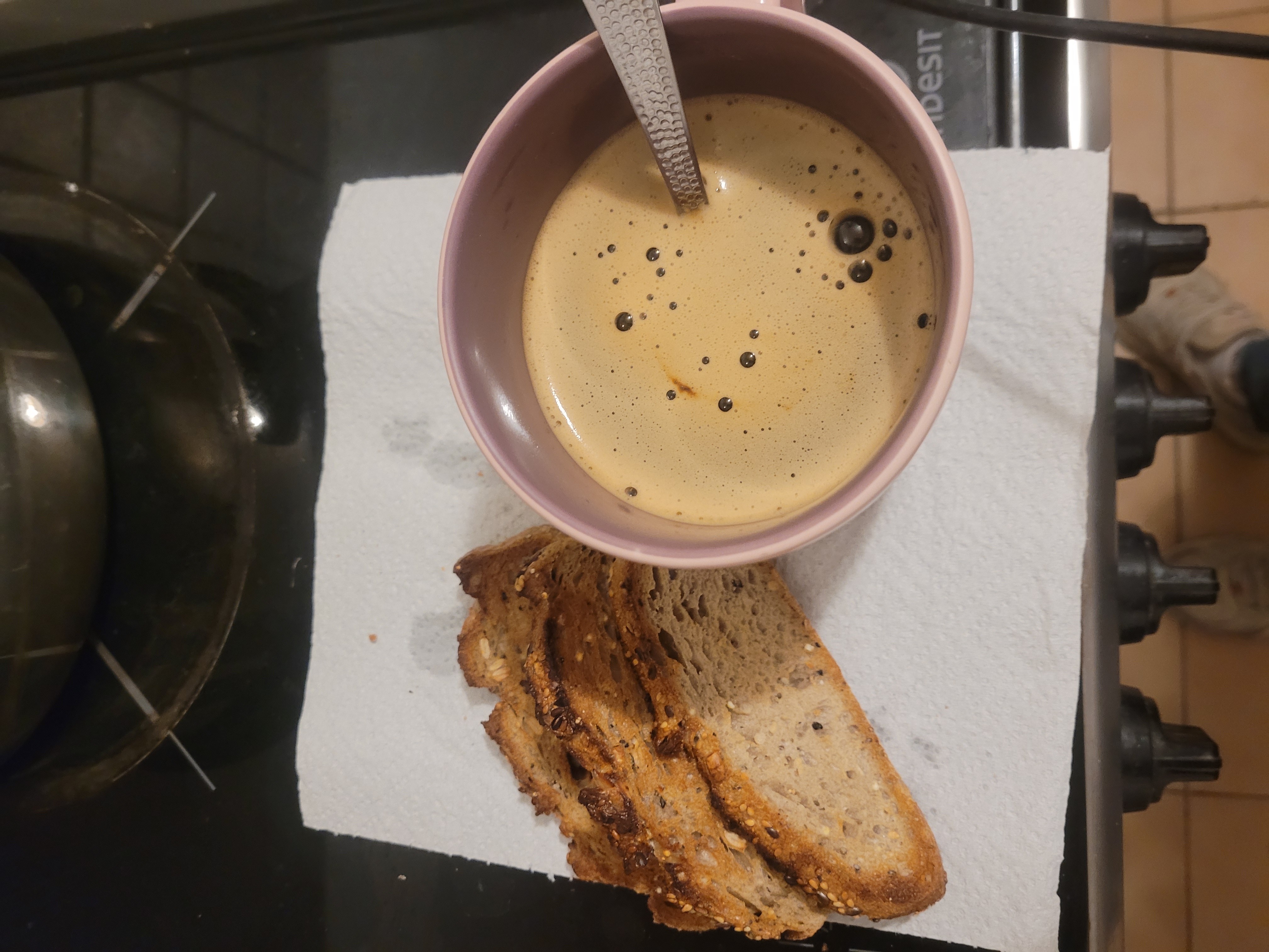 Café et pain complet