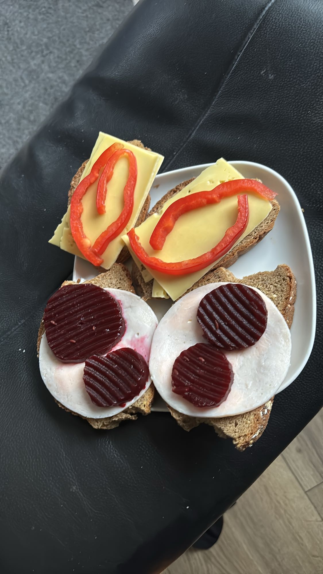 Brødskiver med pålegg