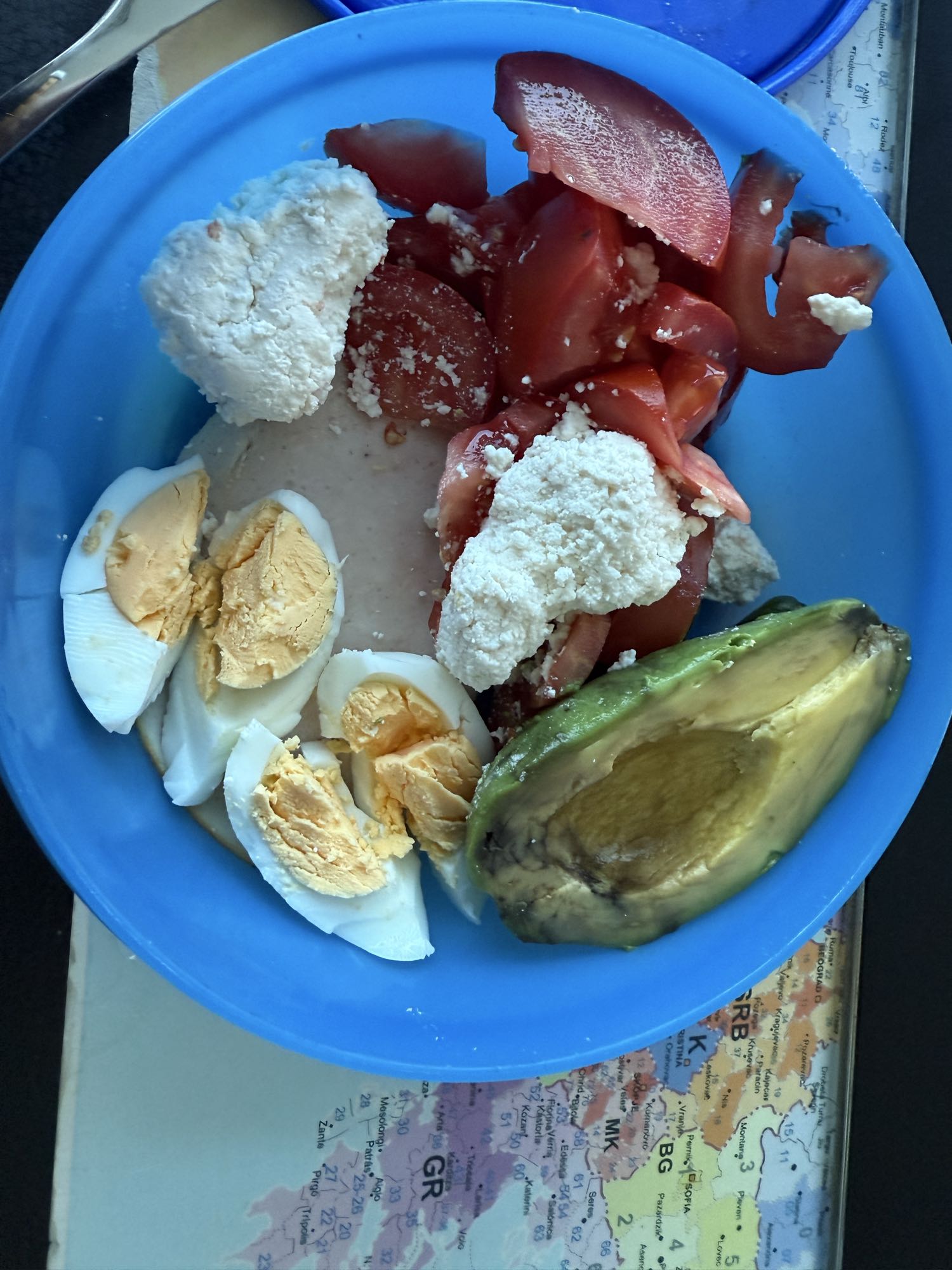 Yumurta, avokado ve lor