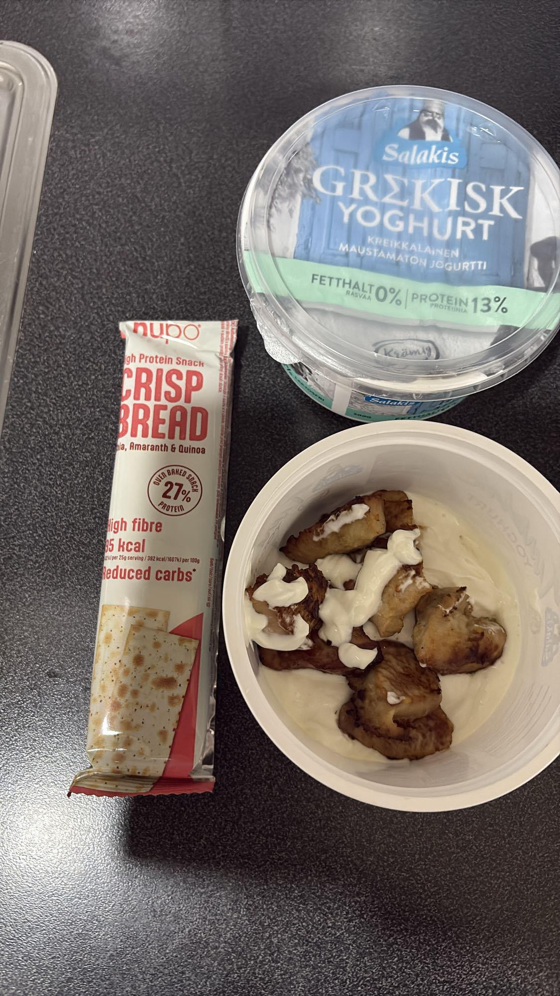 Yoghurt med kylling og knekkebrød