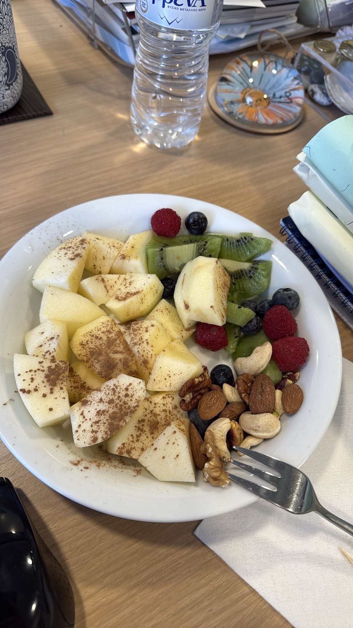 Φρουτοσαλάτα με ξηρούς καρπούς