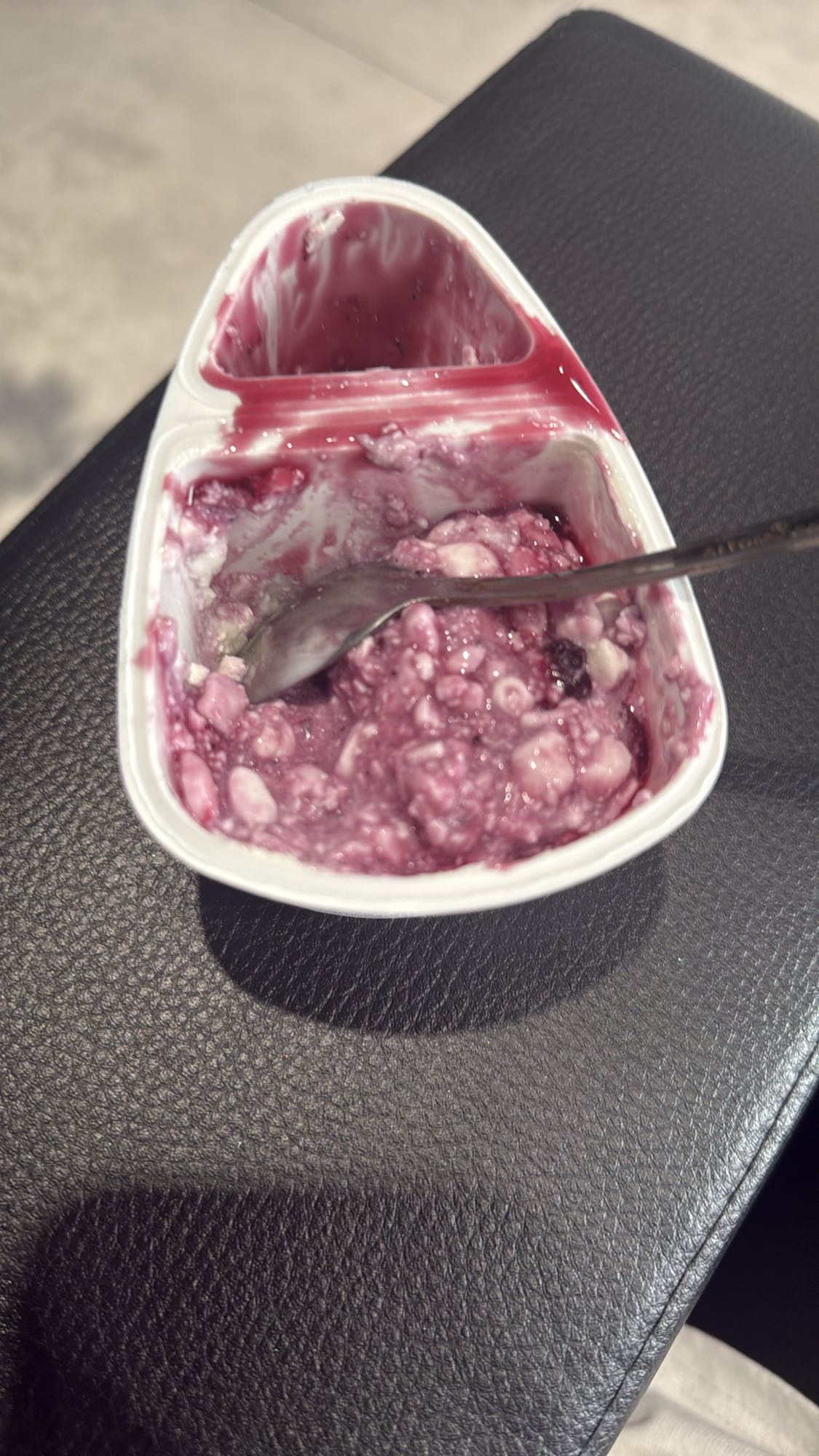 serek wiejski z owocami