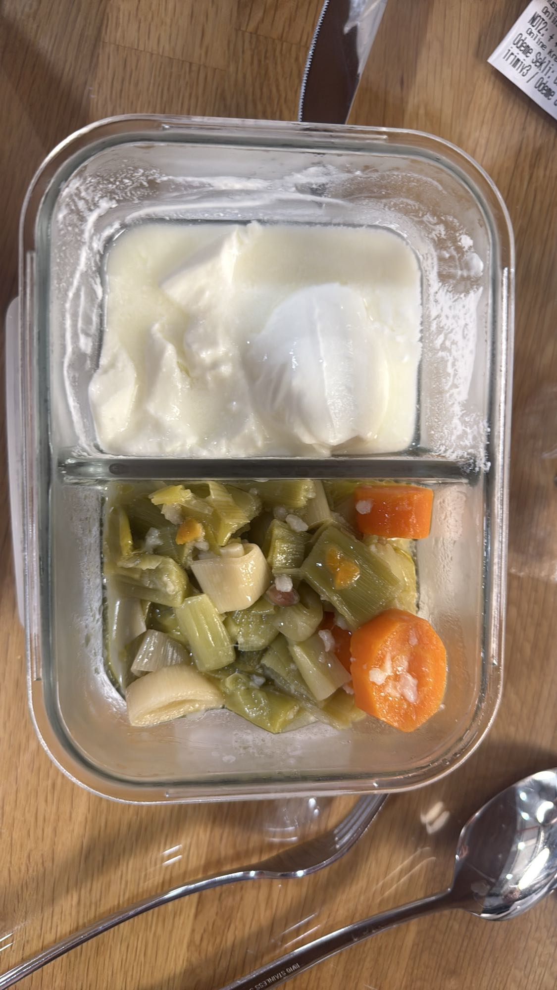 Yoğurt ve zeytinyağlı pırasa