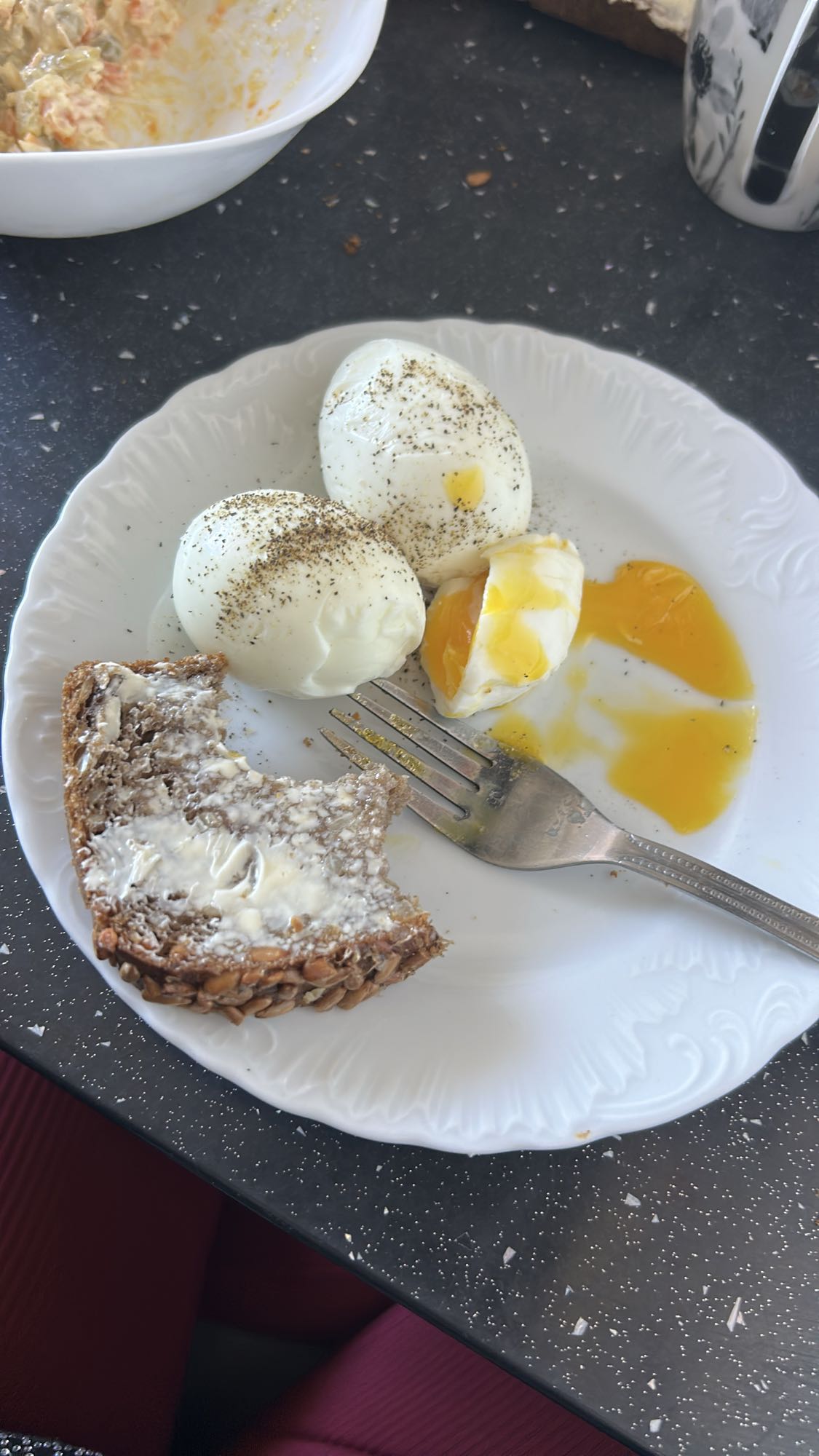 Jajka na twardo z chlebem