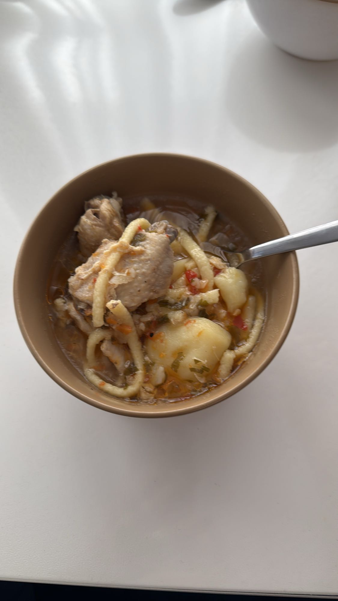 Supă cu tăiței și pui