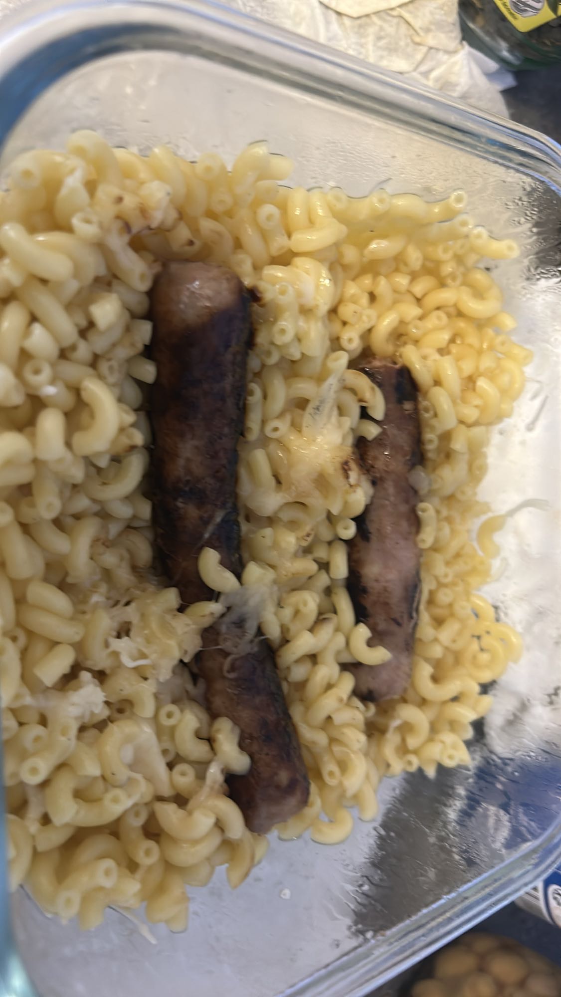 Coquillettes au beurre et chipolatas