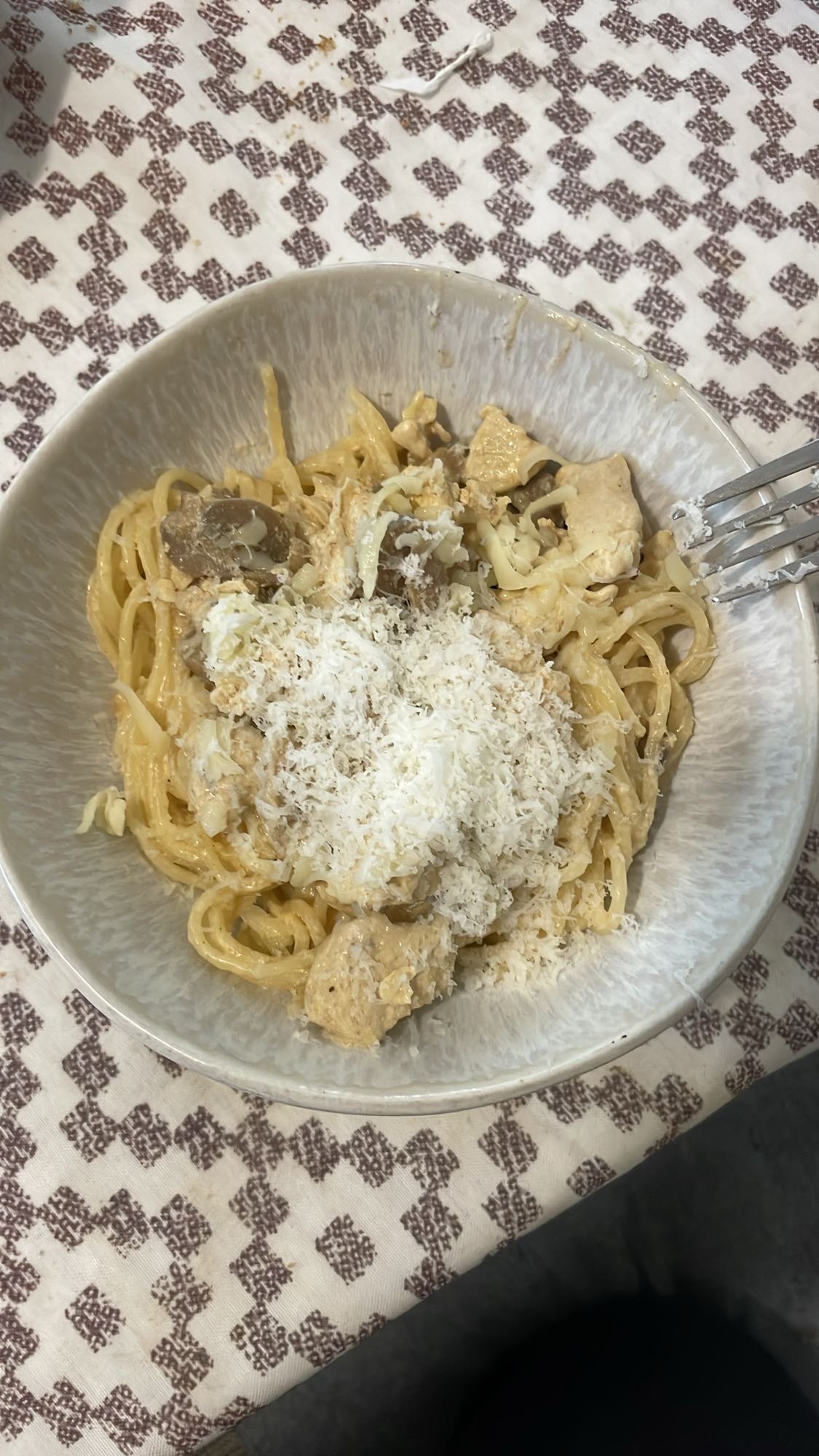 Paste cu pui și ciuperci