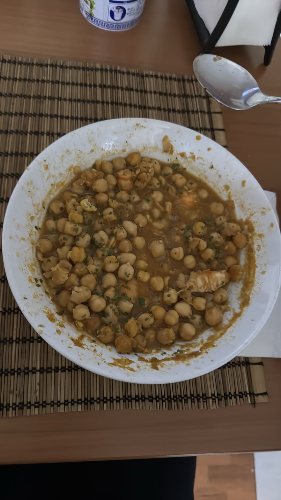 Guiso de garbanzos con gambas