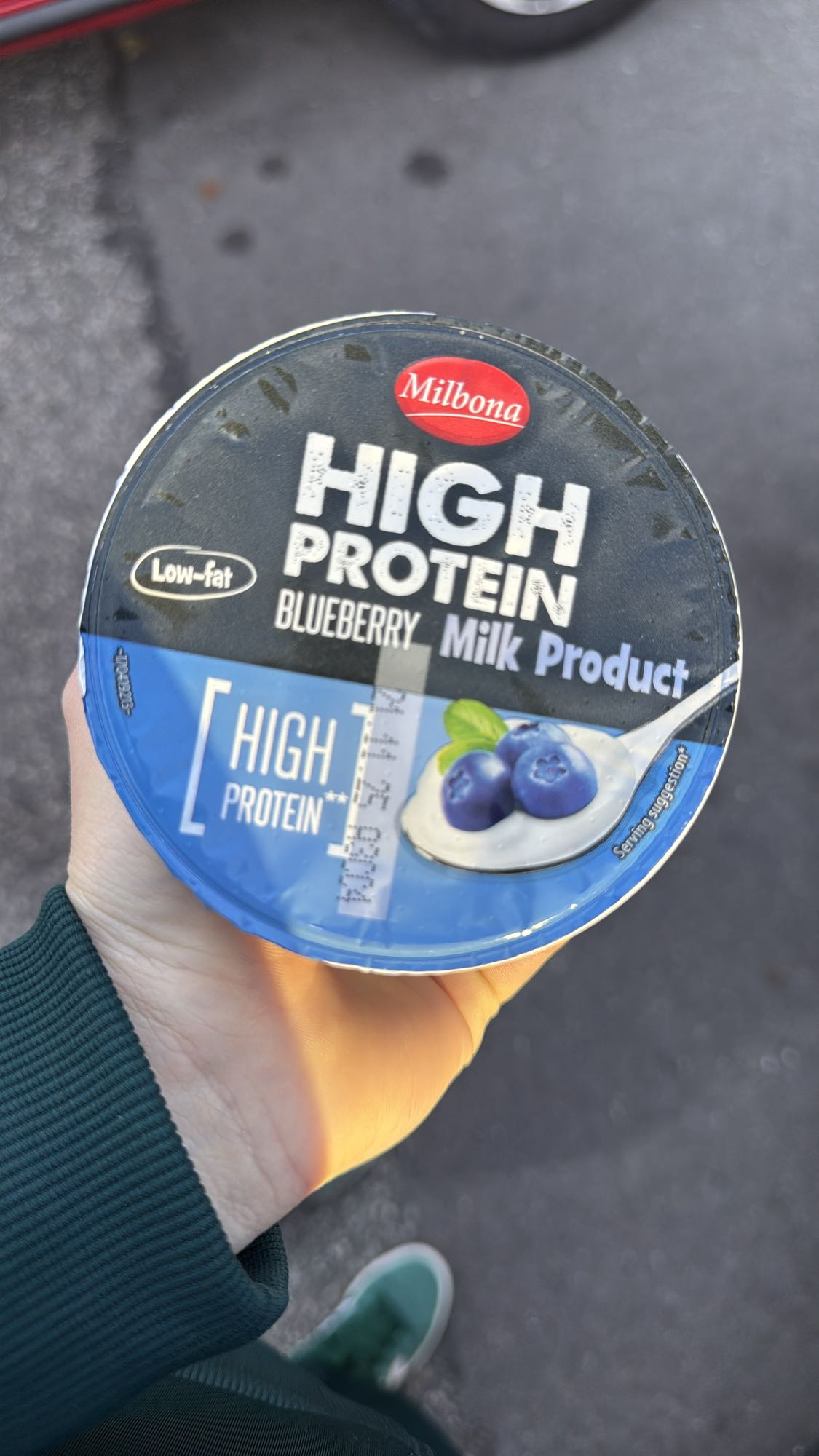 Iaurt proteic cu afine