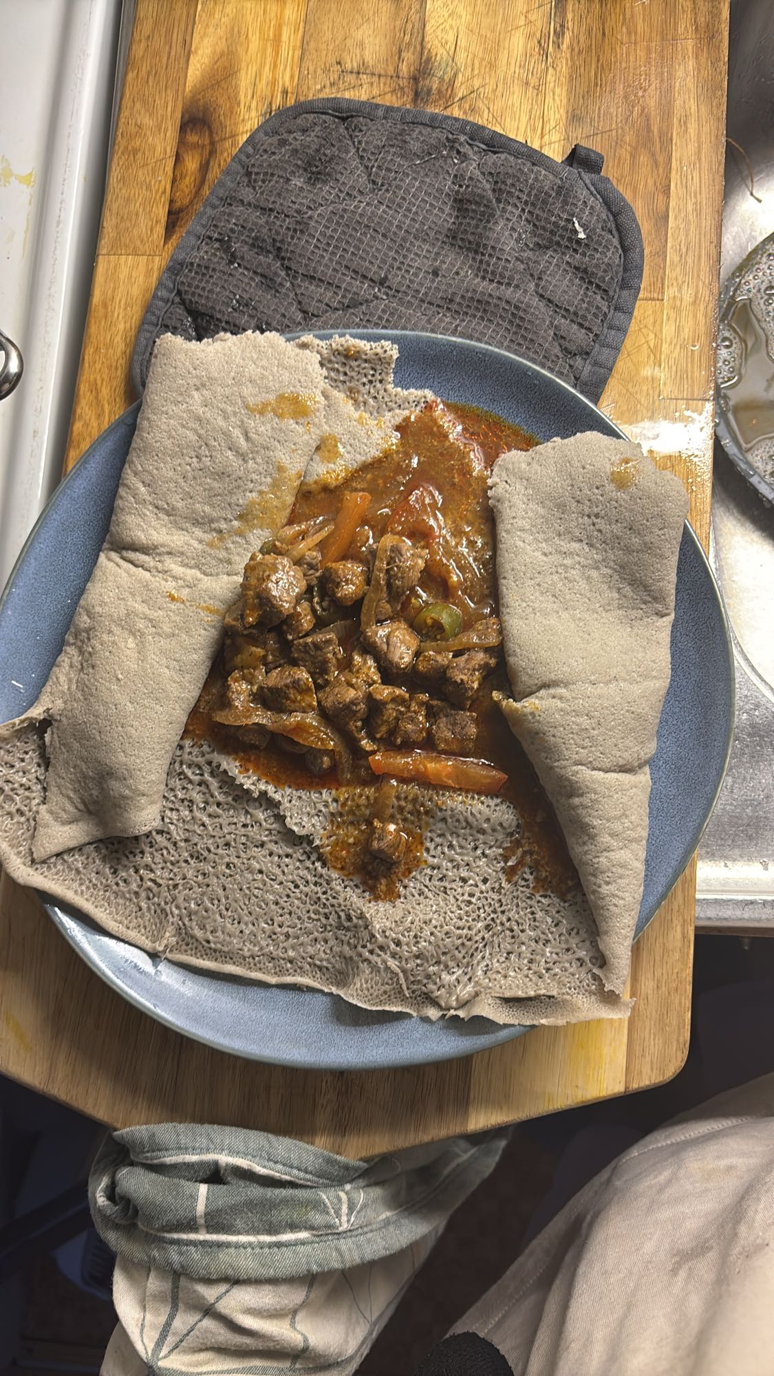 Injera med köttgryta