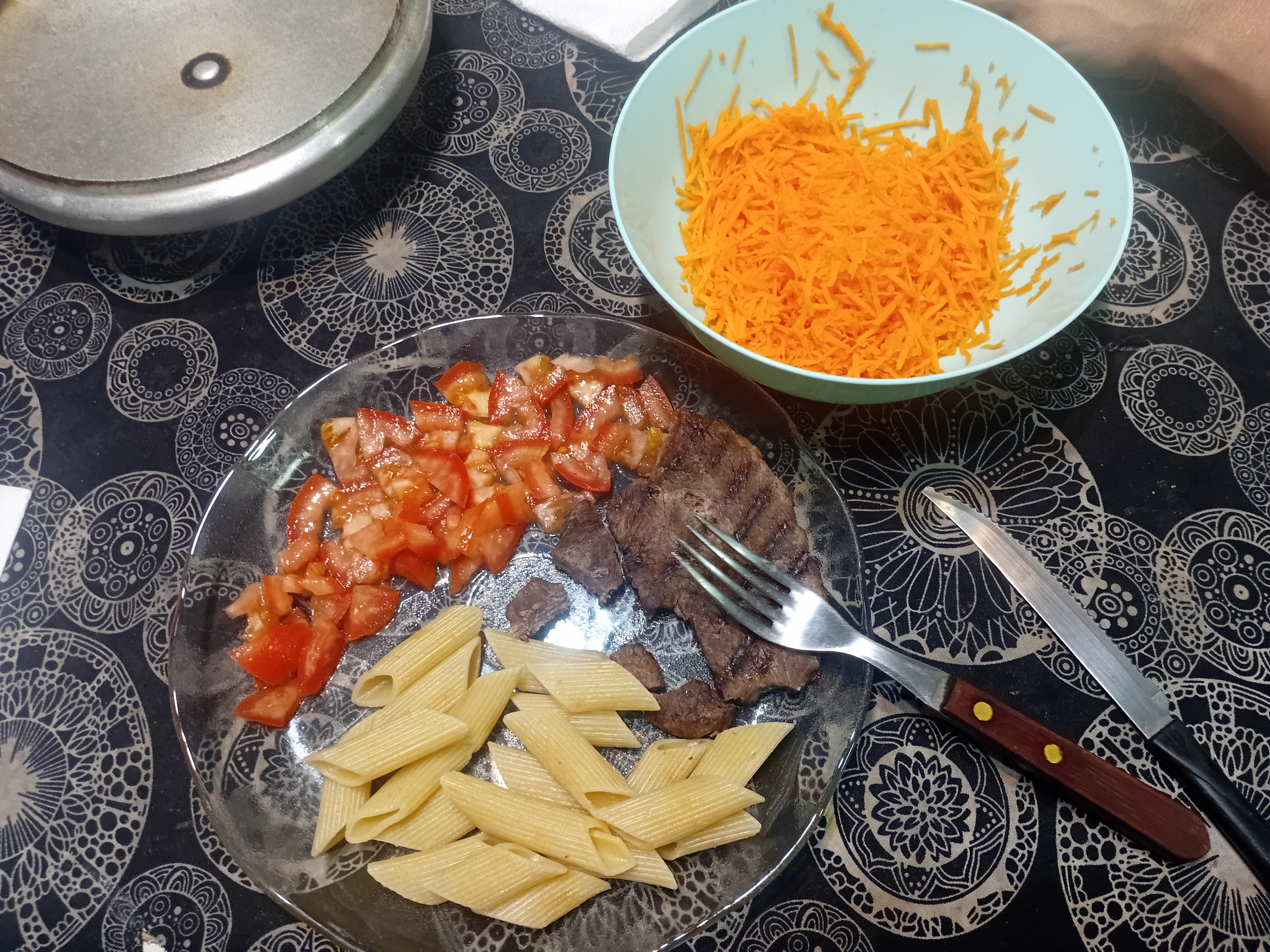 Pasta con carne y verduras
