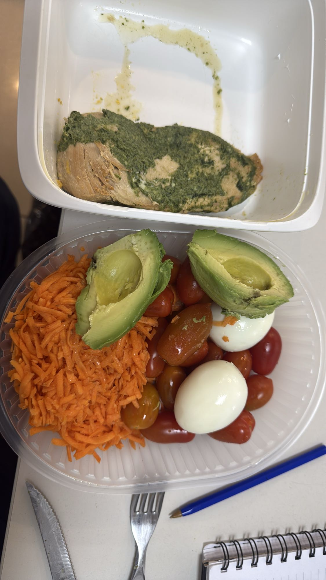 ensalada con pollo y huevo