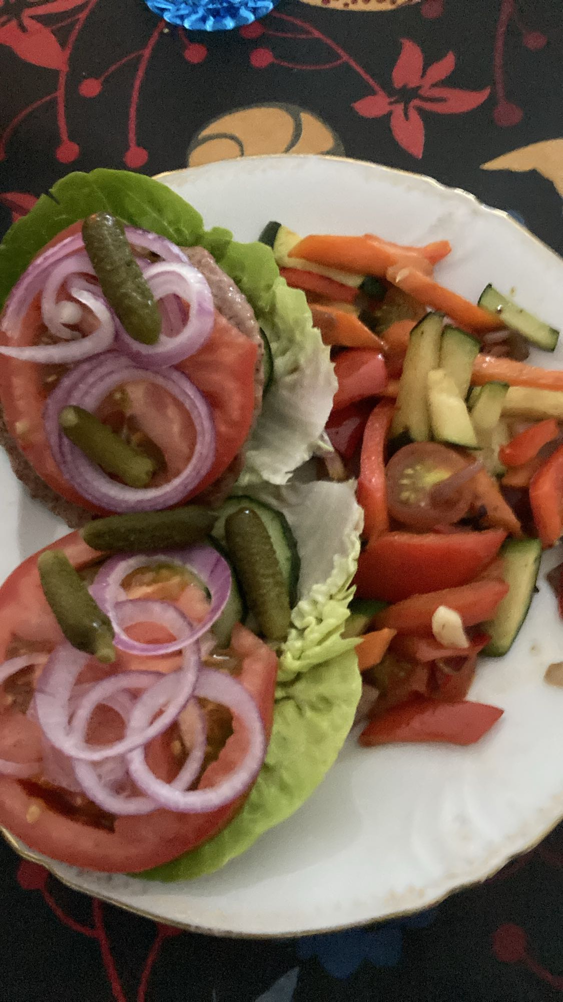 LCHF burgare med sallad