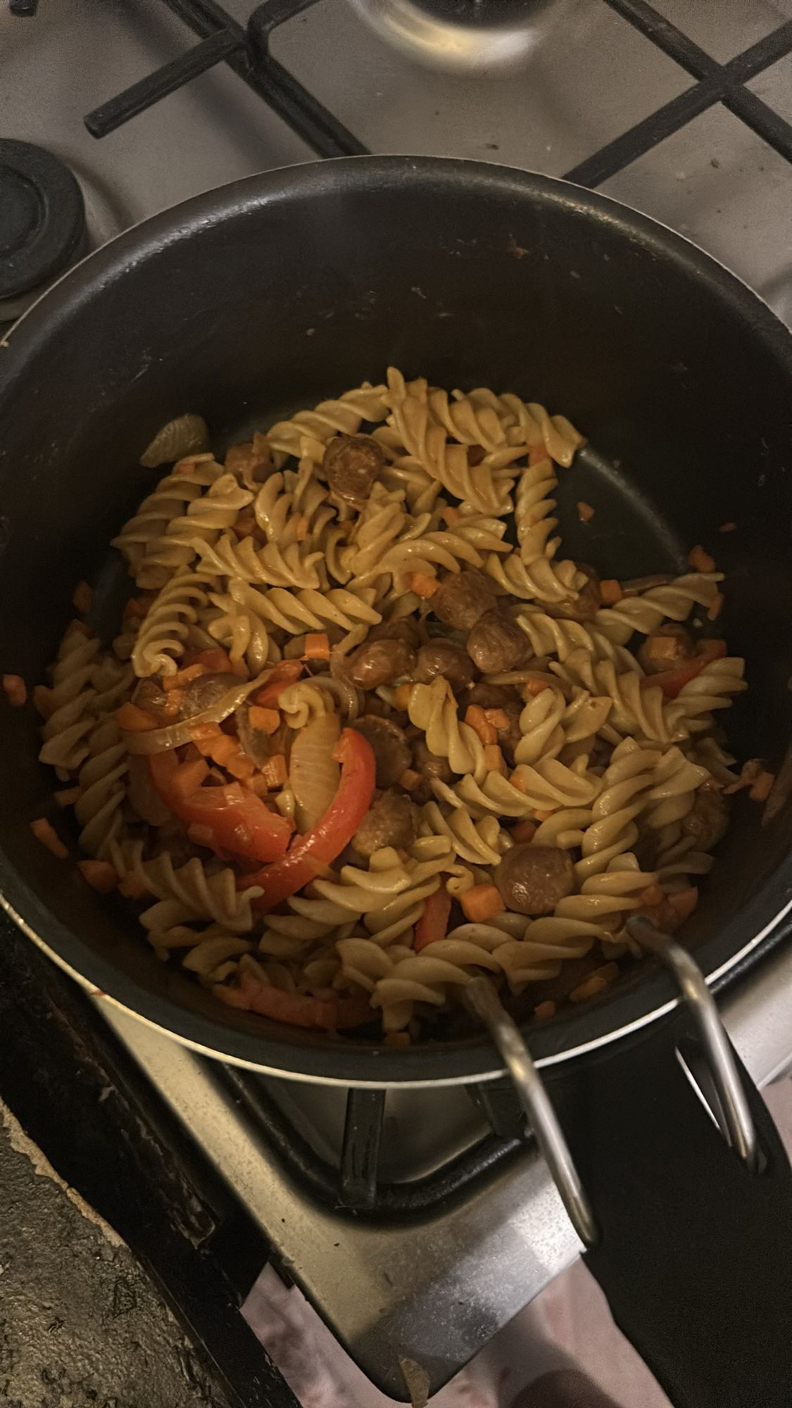 Pâtes aux légumes et saucisse