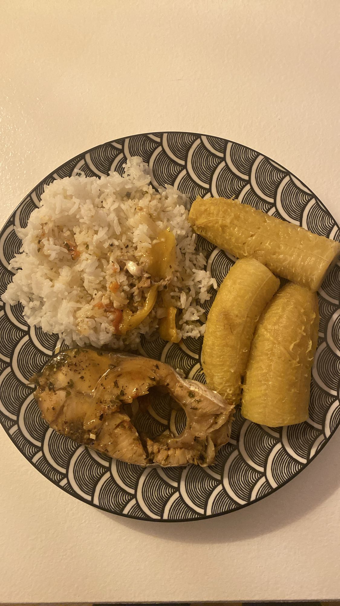 Poisson, riz et banane plantain